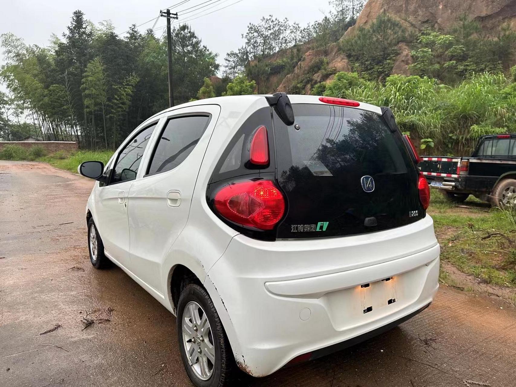 江铃e200新能源电动车
