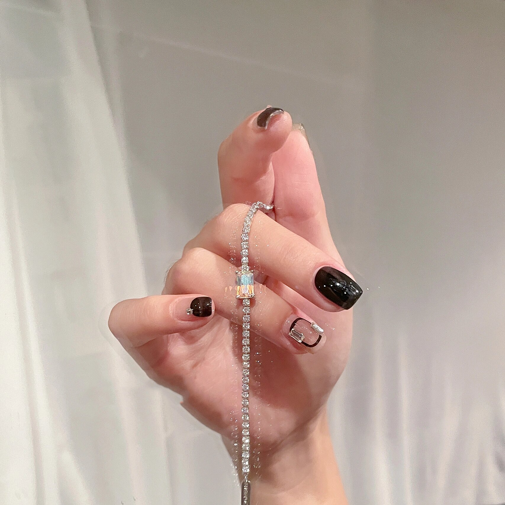 简约甜酷美甲|黑色辣妹美甲94