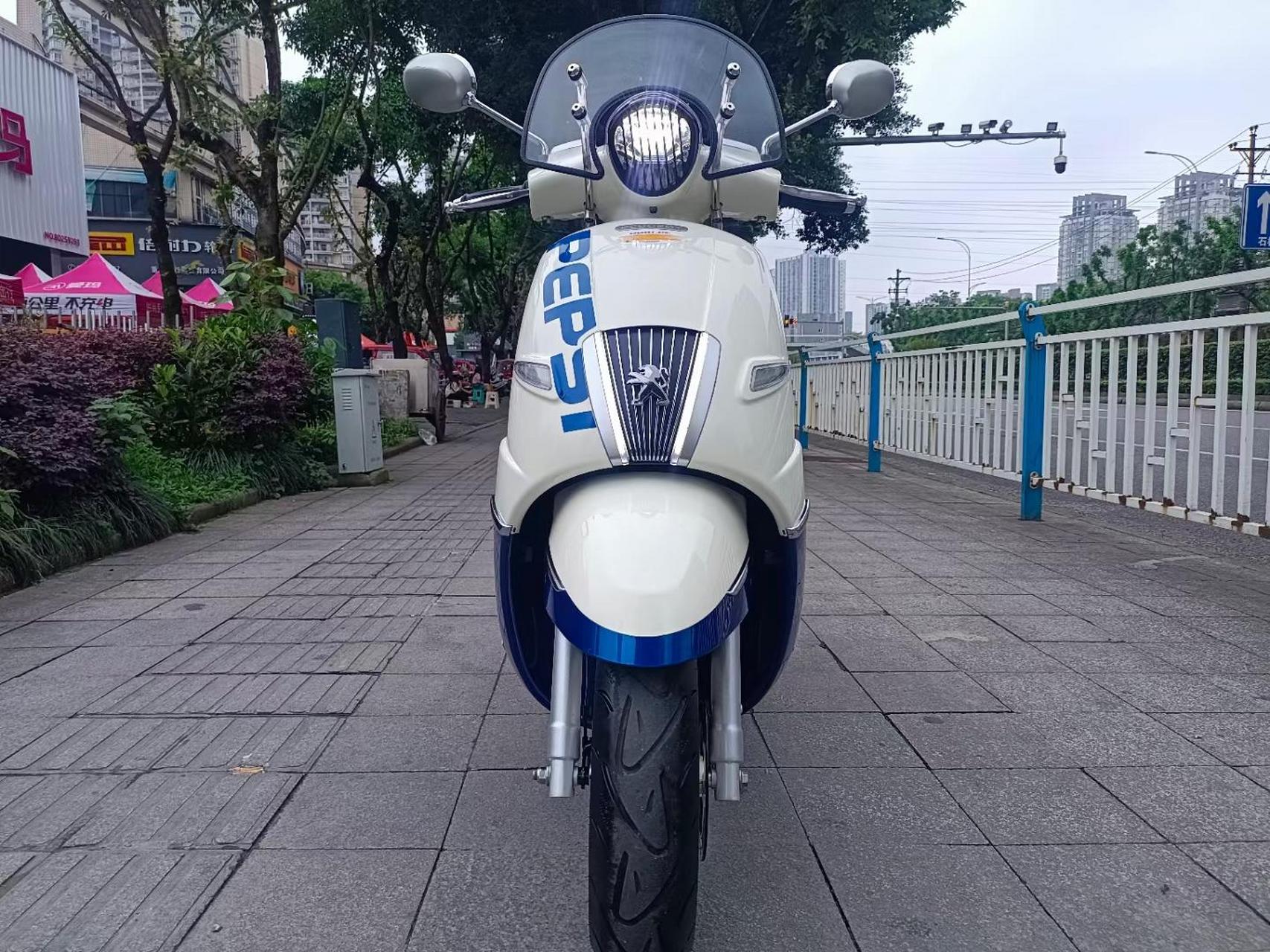 标致姜戈150踏板车,21年10上户,带abs,现在9千公里,原车主买成1万9千8