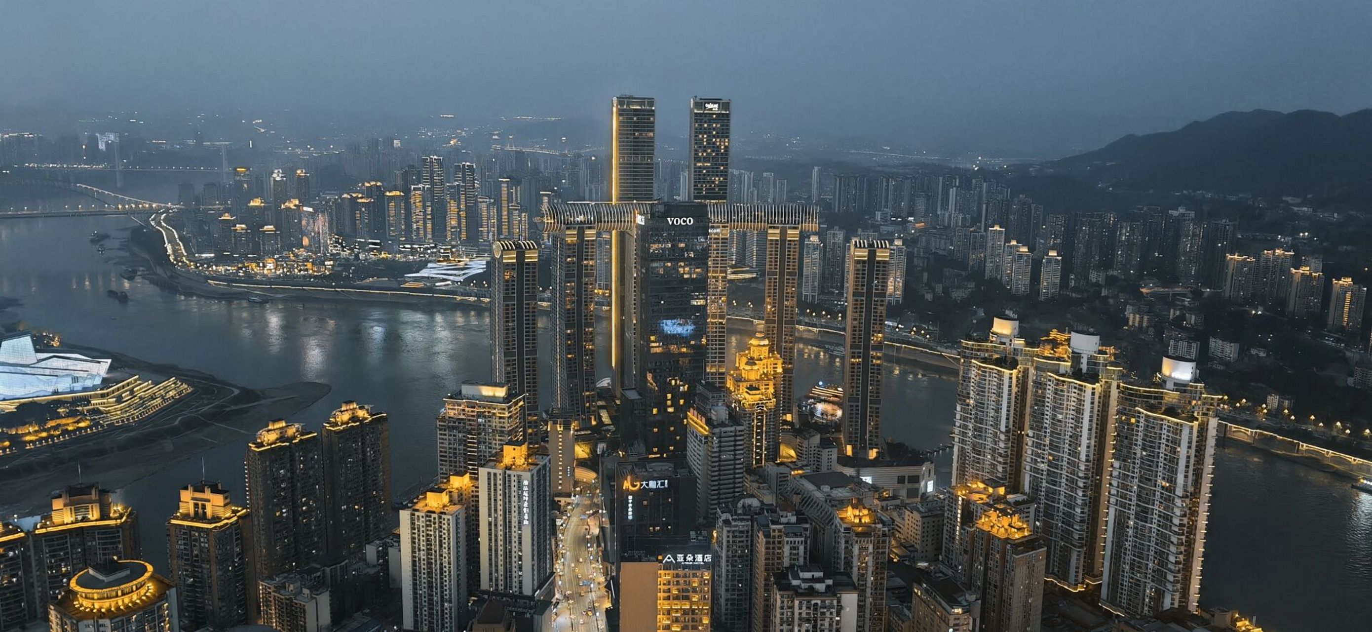 俯瞰黑金下的"渝中半岛"能让你心动吗?