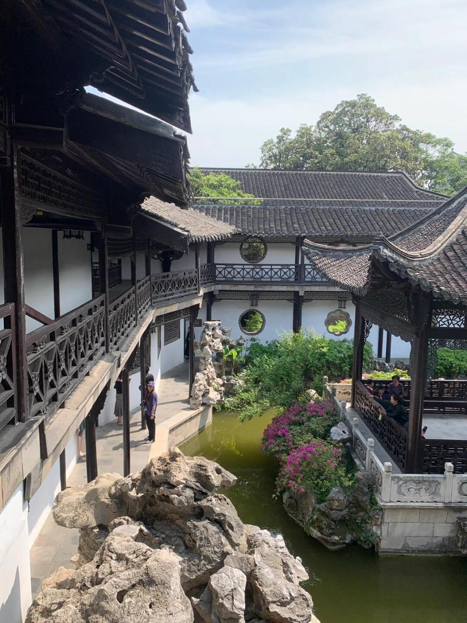 何园主人何芷舠的父亲何俊是清朝道光年间进士,进了翰林院;何芷舠本人