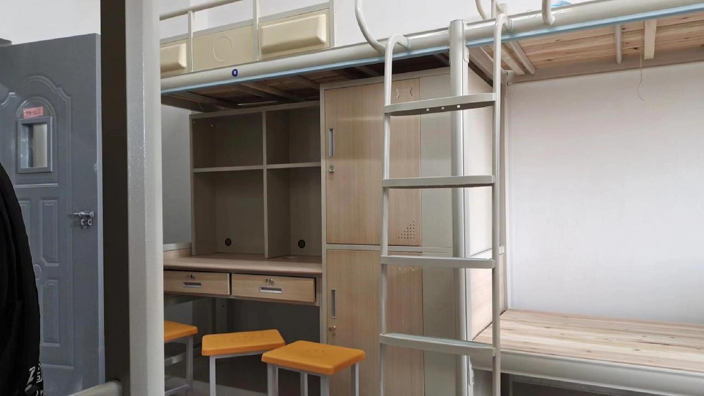 河南女子职业学院  宿舍 	 学费1.