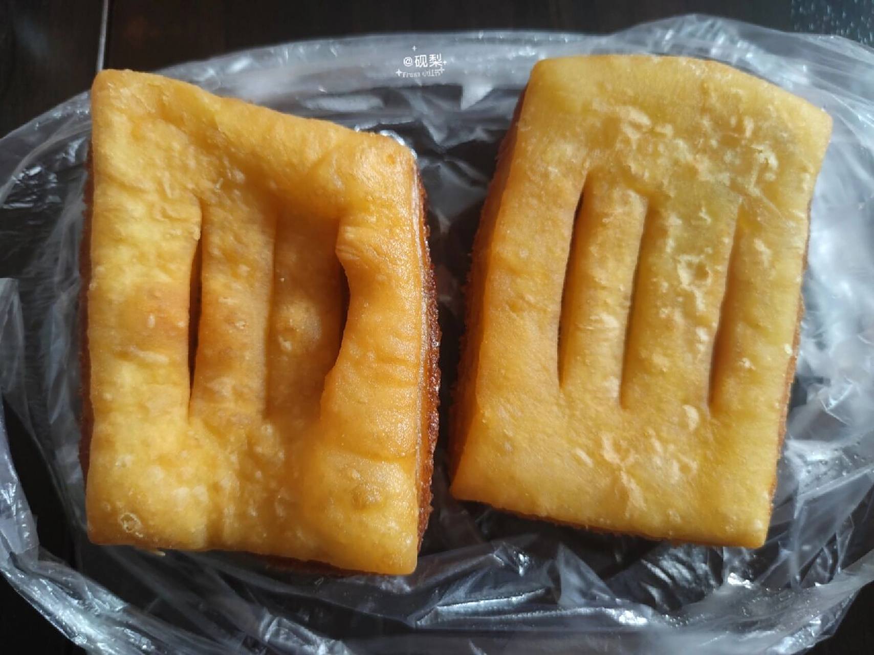 东北蜜果 哈尔滨的早市卖的早餐 蜜果 我们管油条叫大果子 这个是甜的