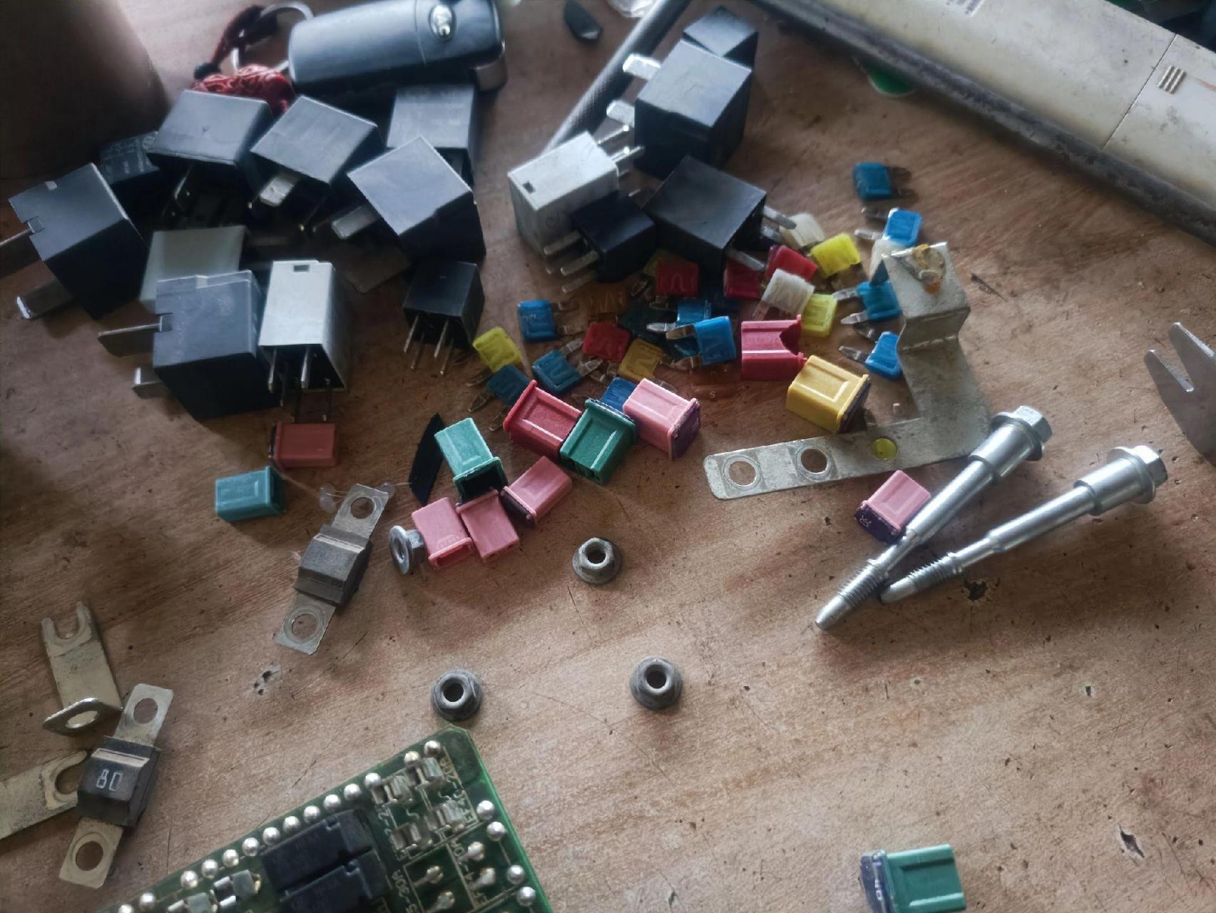 bj40开空调,电子扇启动,压缩机不启动,改装压缩机继电器