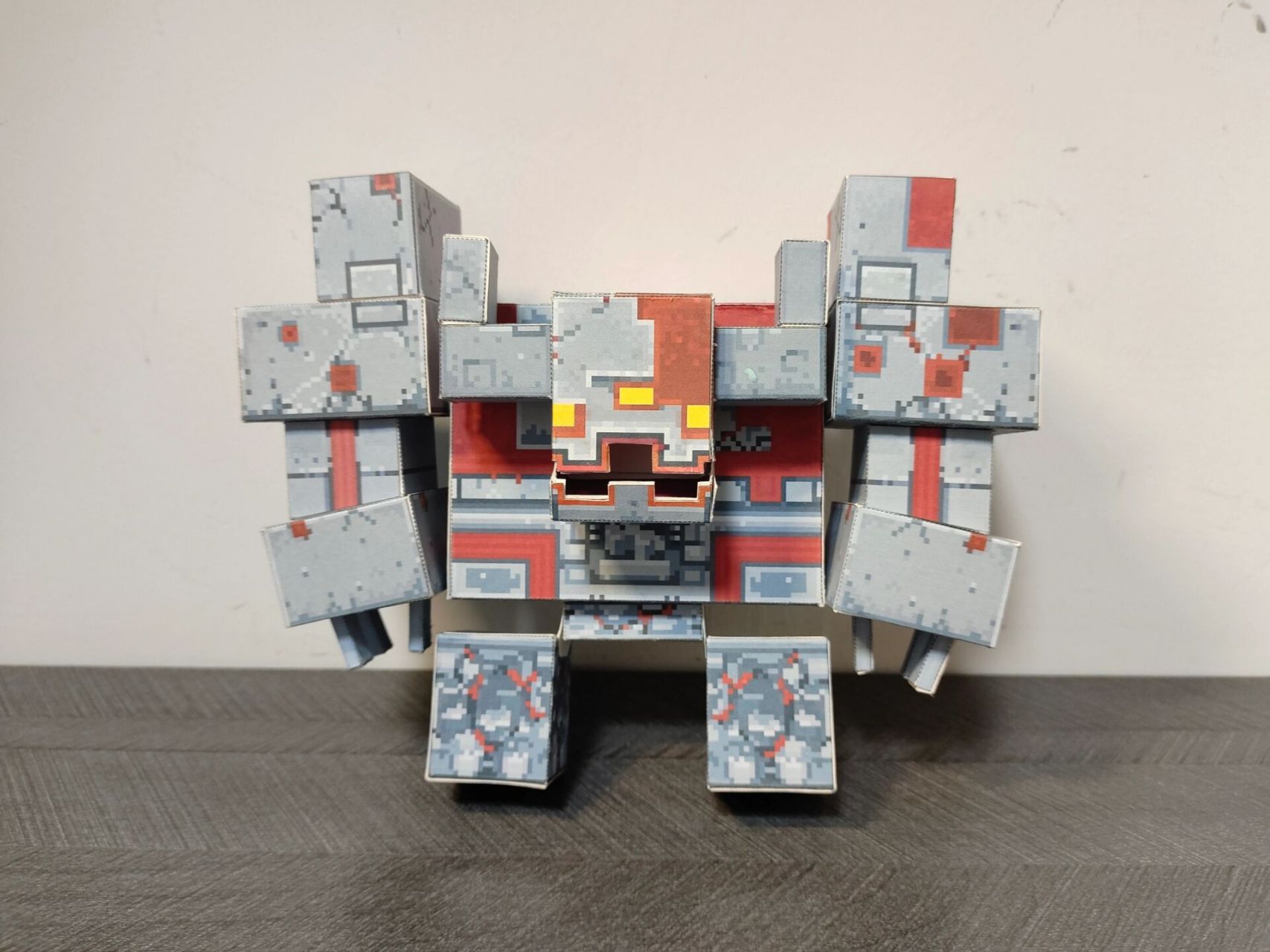 我的世界红石巨兽(可动) 本来是不可动的,被我改造成了可动的,花了我