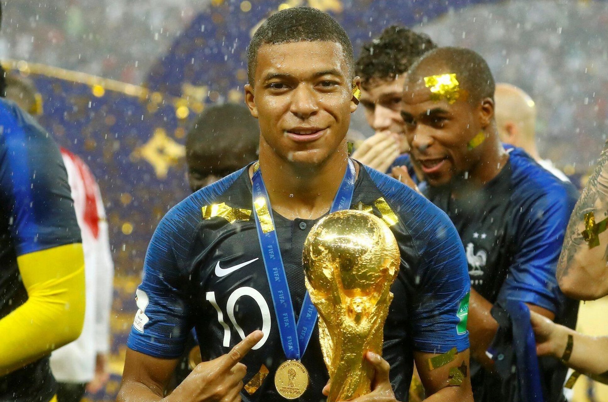 姆巴佩壁纸,现在用的是p892 滑跪必须有,各种庆祝动作 黑色这身