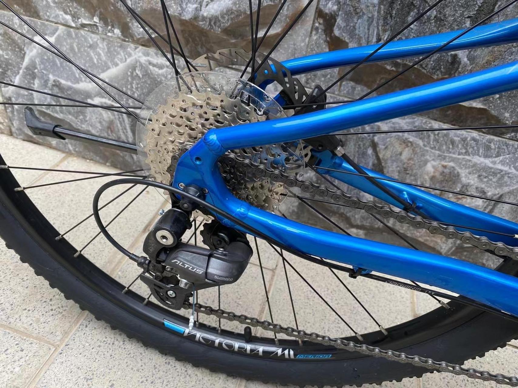 23款美利达维多利亚700,女款车,车架14.5寸,27速油碟,线控锁死前叉