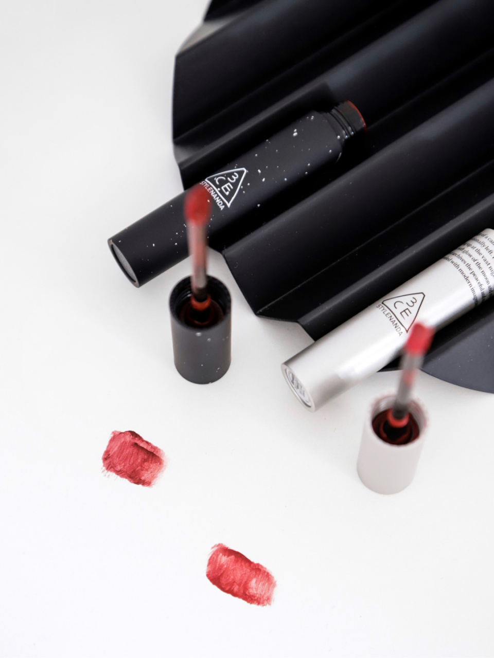 3ce新款浪漫宇宙系列90口红篇 	 小黑管speak up 红梨色 红棕色调