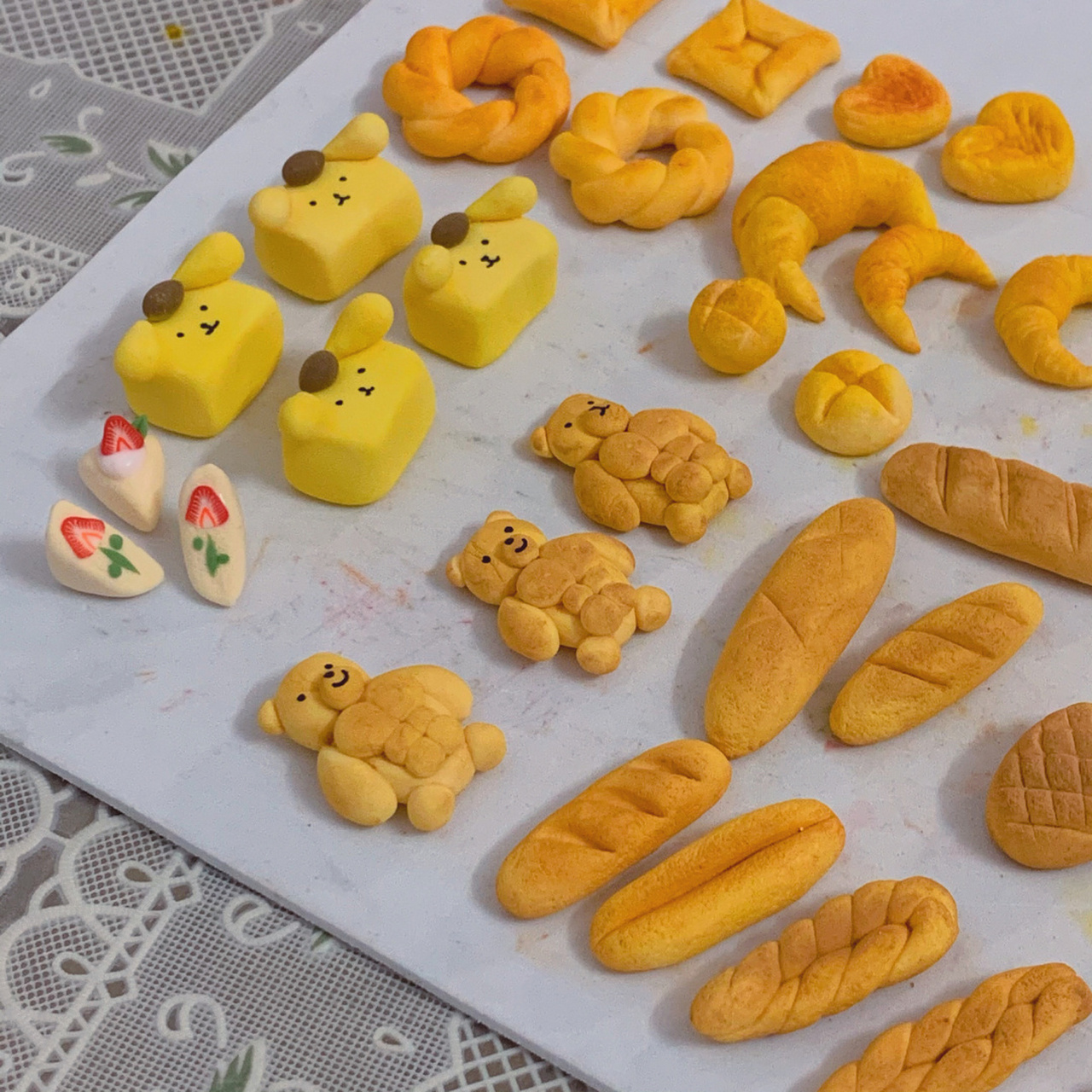 树脂粘土|一些零碎的粘土小面包 树脂粘土和超轻粘土3:2混一起捏好,用