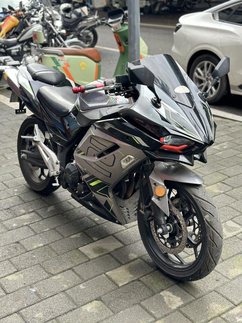 大力神h2一台.h2大跑车精品车一台! 20年上户,两千多公里!过户一次!