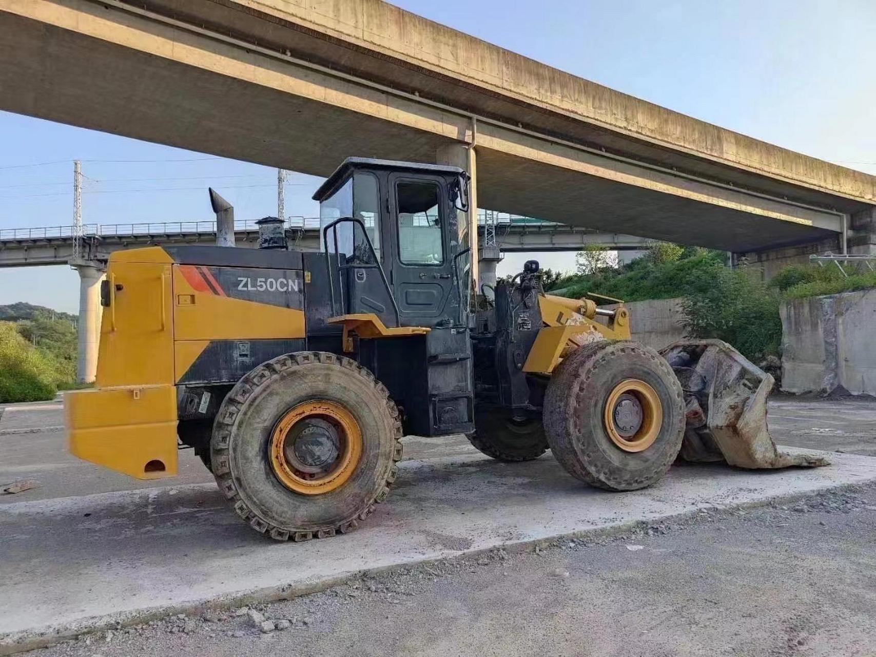 20年柳工50cn侧翻装载机出售,车况免检,工作1300小时,手续齐全,价格不