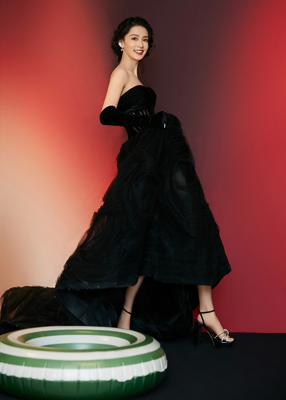 李沁超话 在 智族gq moty年度人物盛典 一起疯,李沁 确实玩得很开心!