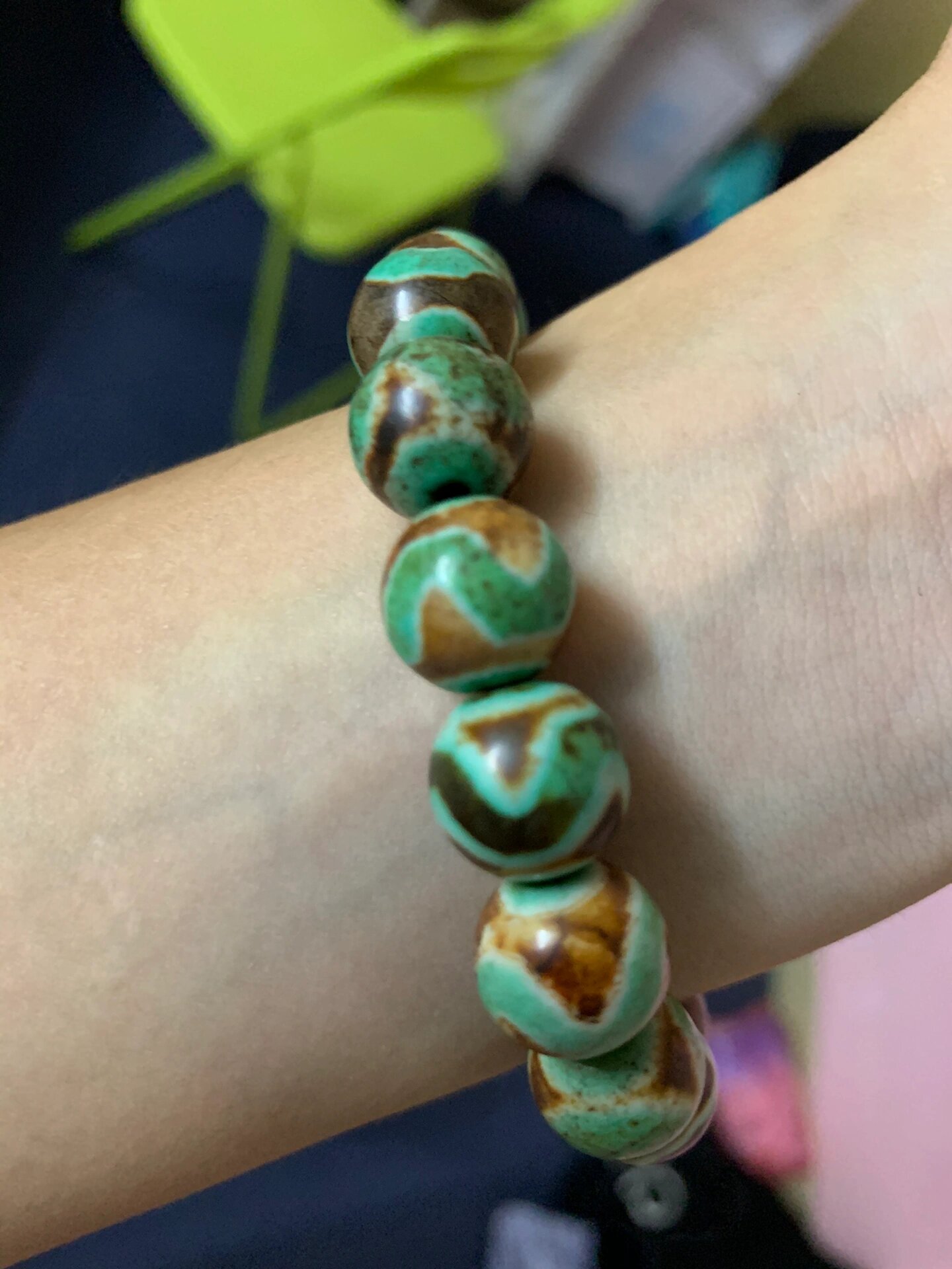 藏传稀有绿沁三色虎牙西藏天珠 藏传罕见绿沁三色虎牙西藏天珠 一条小