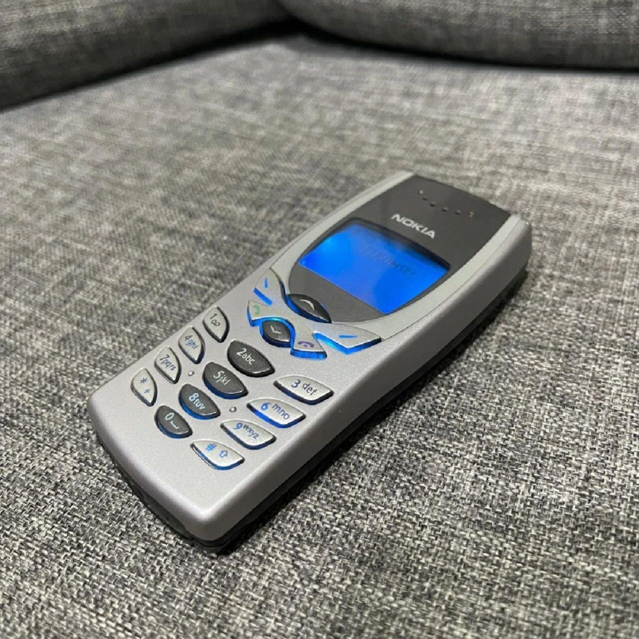 nokia诺基亚8250～2001年上市     旧 诺基亚8250 不管当年的你是否用