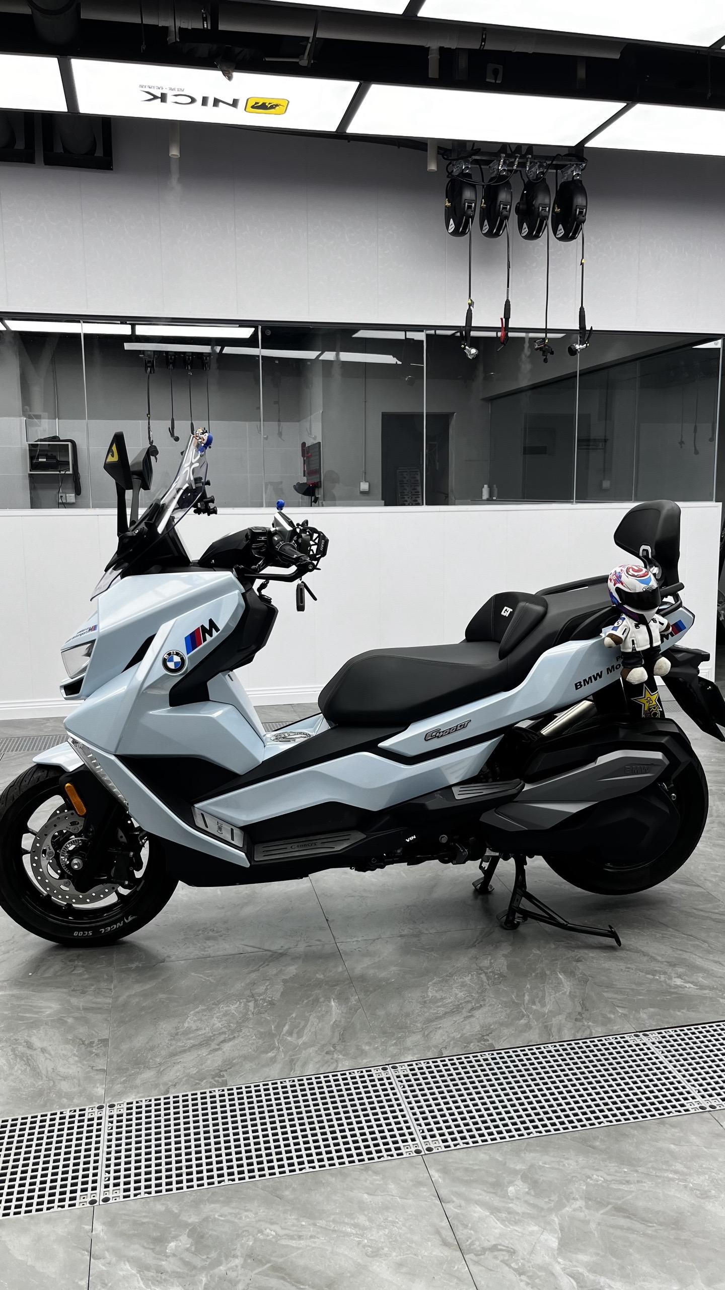 宝马gt400踏板全车镭射冰川蓝