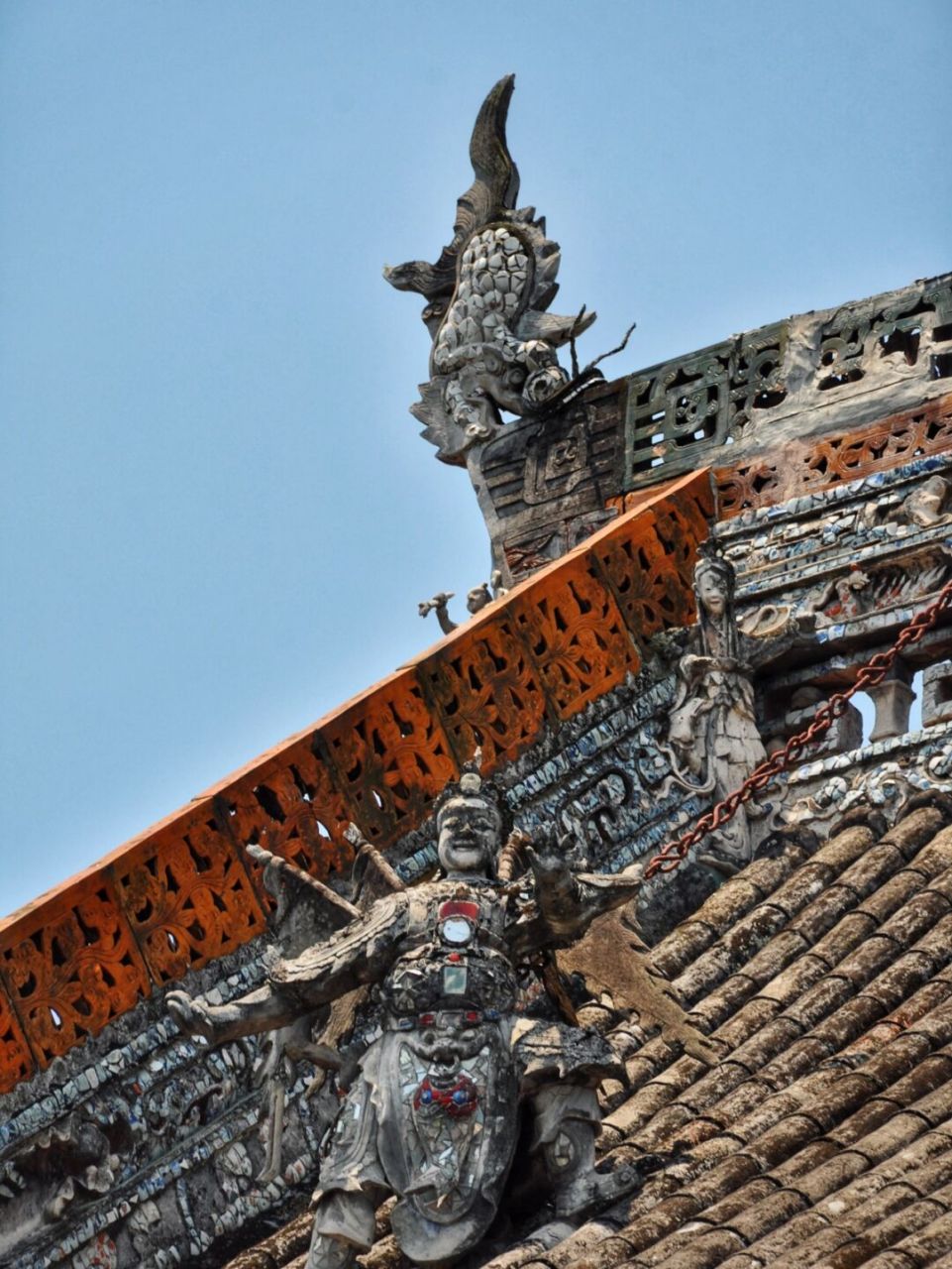 审美积累|自贡王爷庙屋顶嵌瓷特写 王爷庙因庙中供奉镇江王爷而得名.