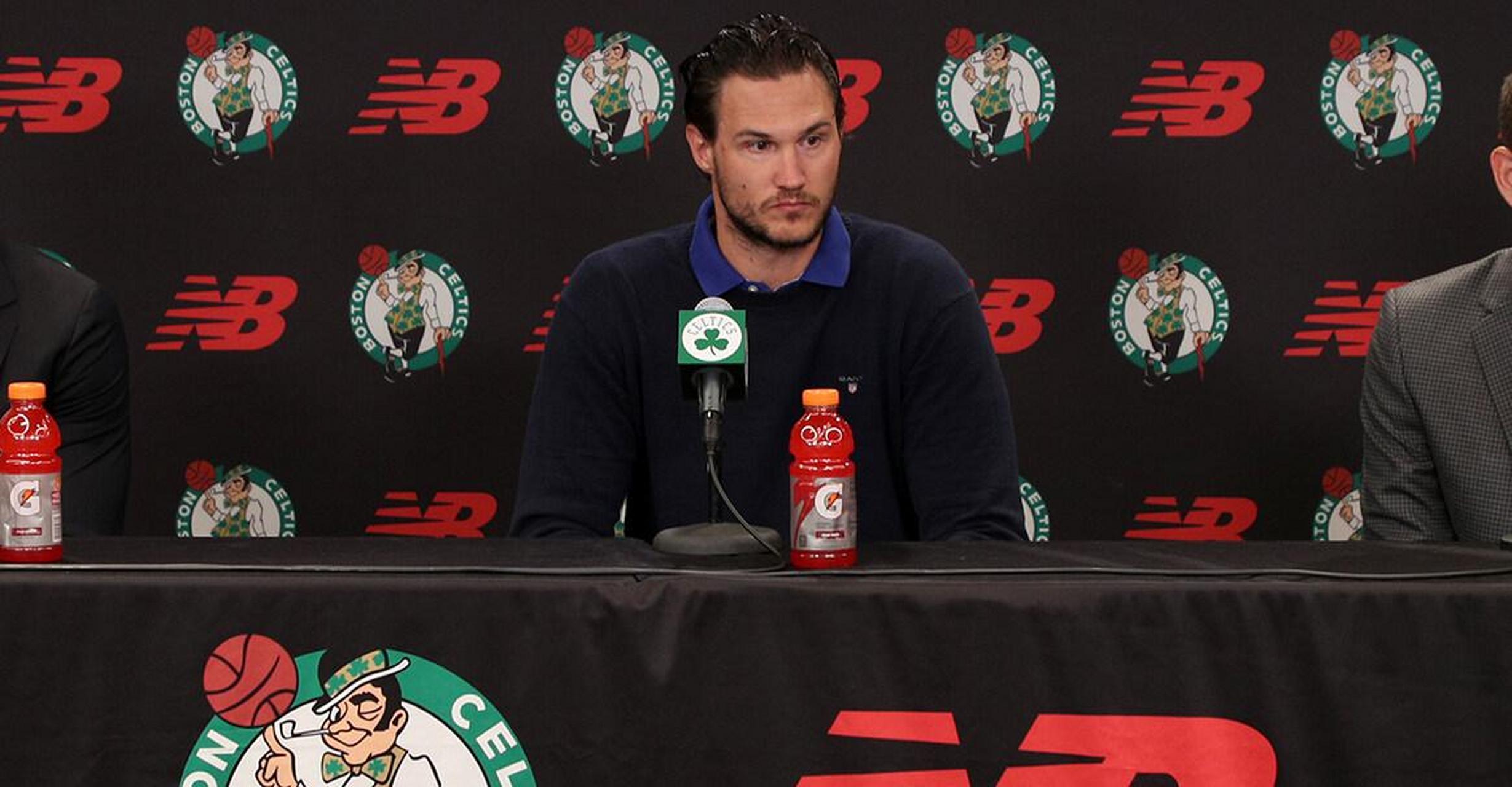 夏日生活打卡季达尼洛-加里纳利已执行下赛季680万美元选项  北京时间