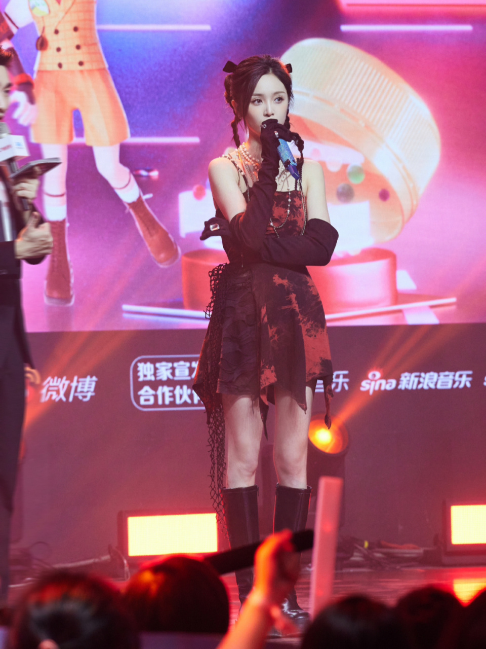 吴宣仪新年欢聚夜《rsvp 北卡蓝 pink blue sunset》三首连唱,甜美