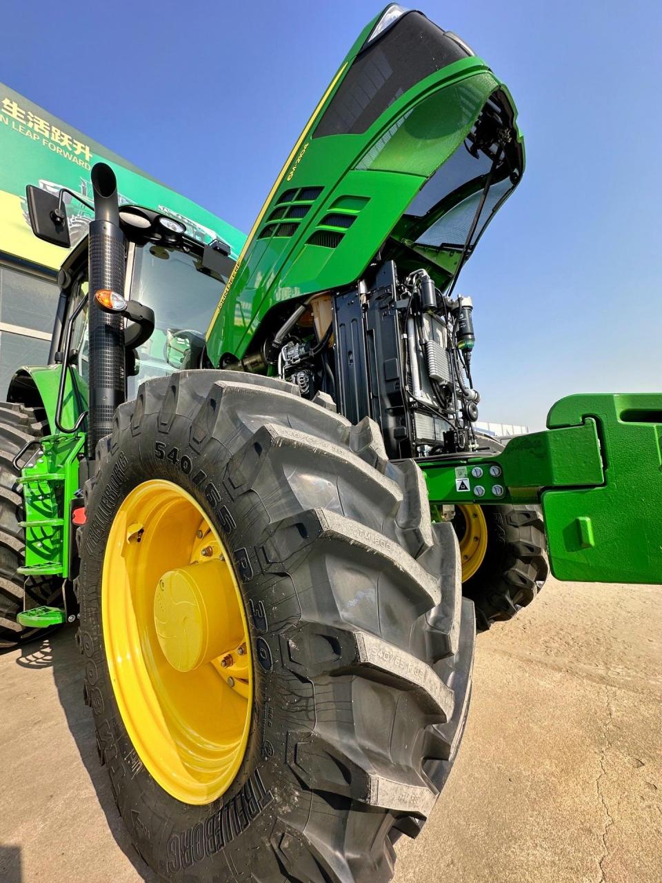 性价比最高的约翰迪尔大马力2104拖拉机.