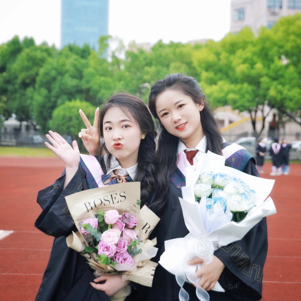 特别特别喜欢拍毕业照当天的发型!