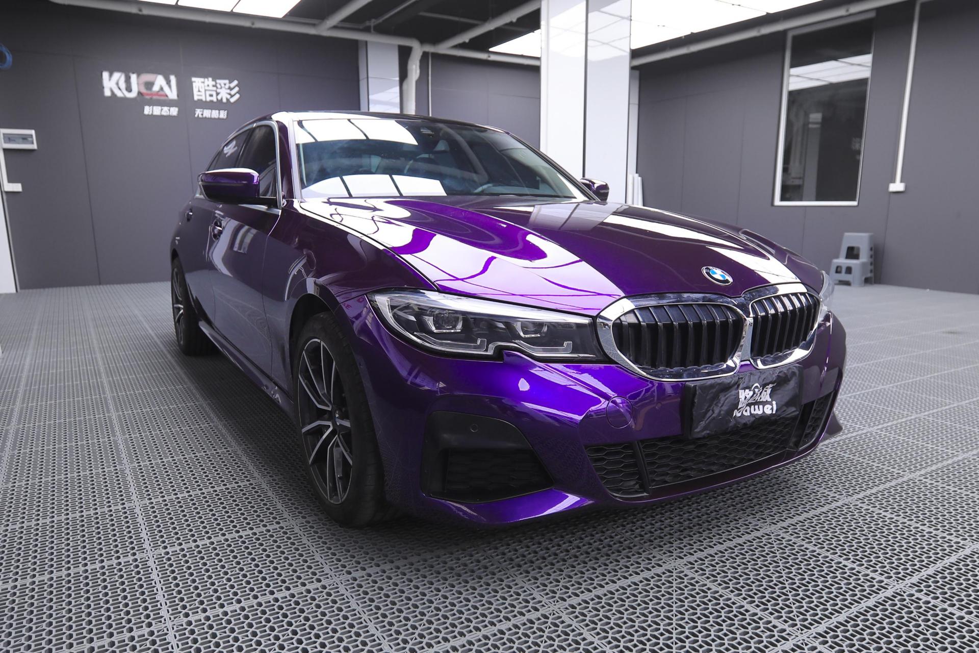宝马3系贴上2024改色膜流行色威尼斯紫.