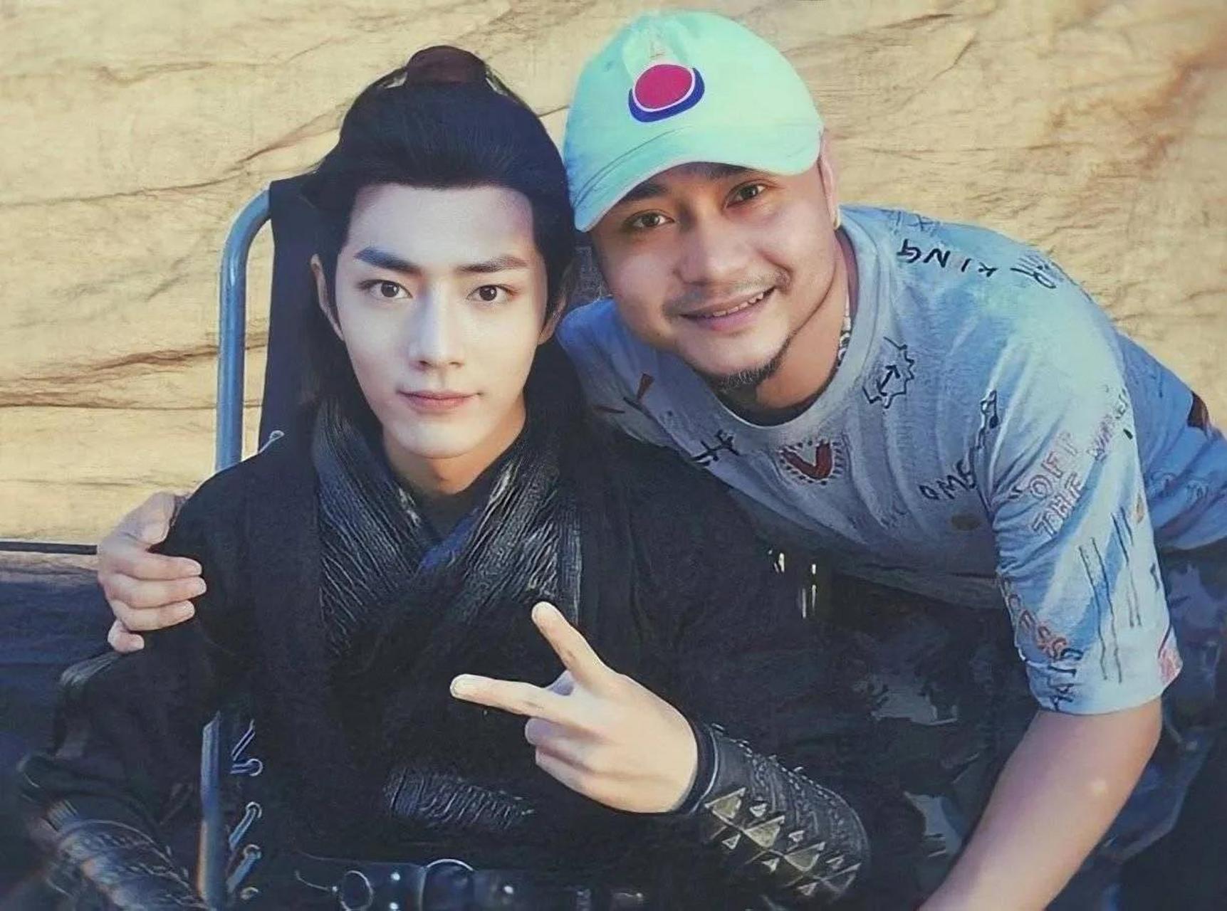 不会就我一人第一次见这个和肖战的合照吧!