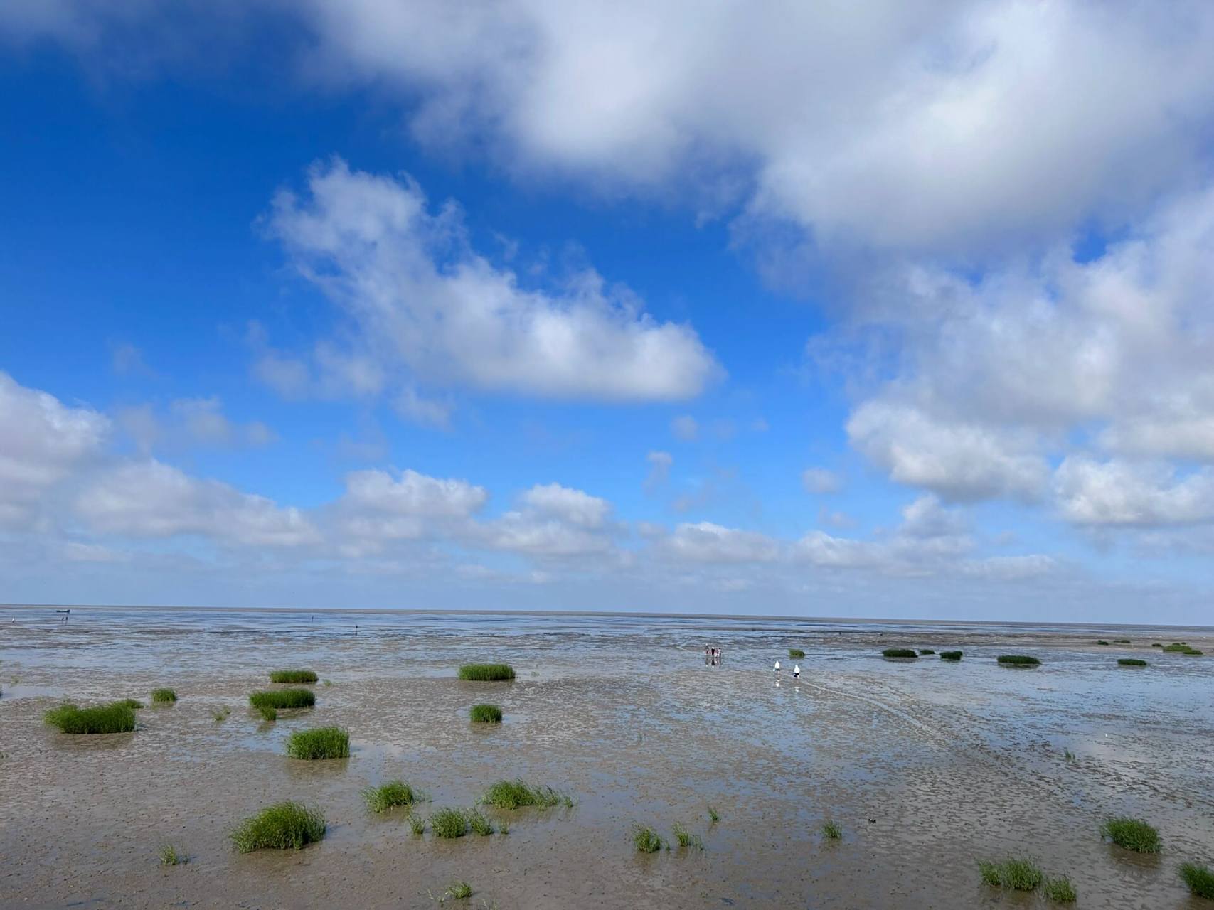盐城大丰的日出海湾,周末放假好去处  第一次去到盐城的海边,定位是在
