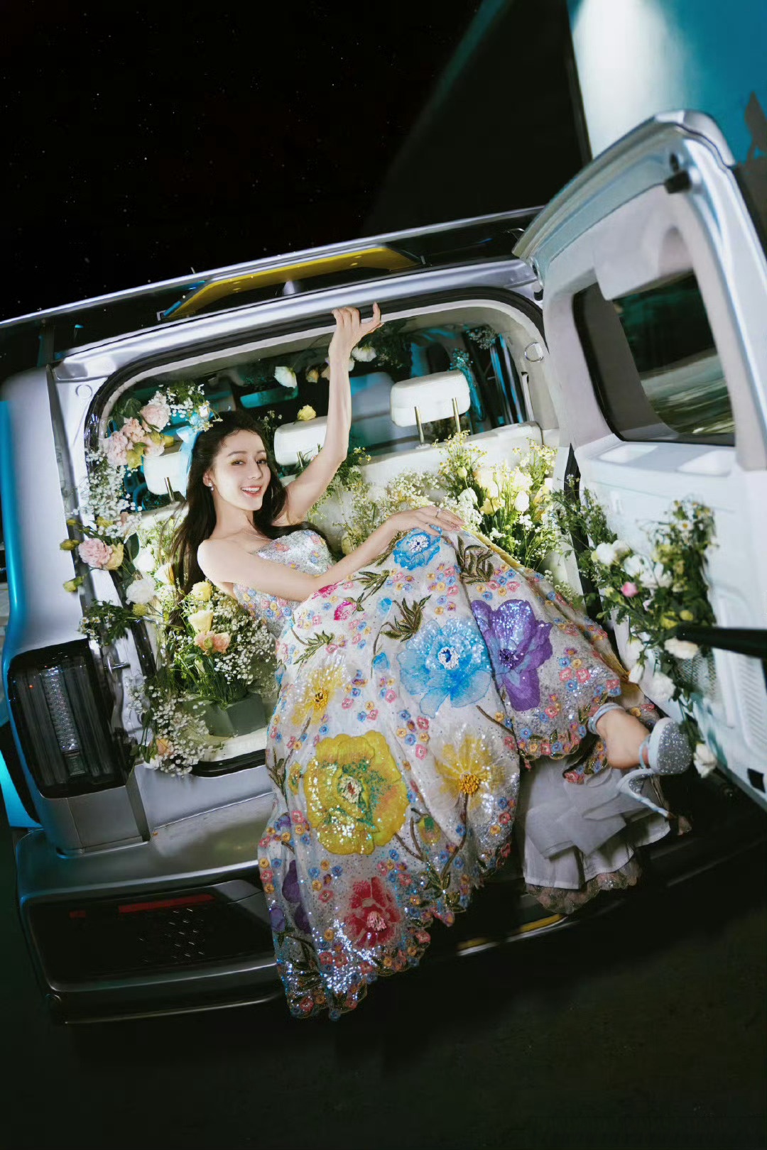 花车上的迪丽热巴#