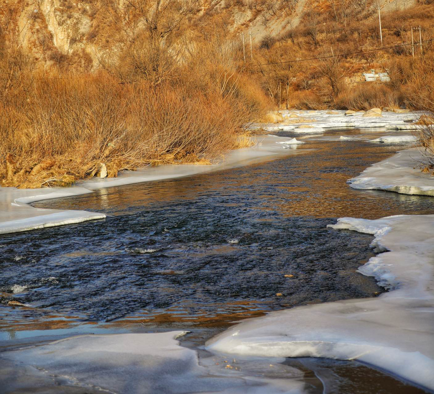 幽州大峡谷～官厅月亮岛自驾穿越   景色很壮观