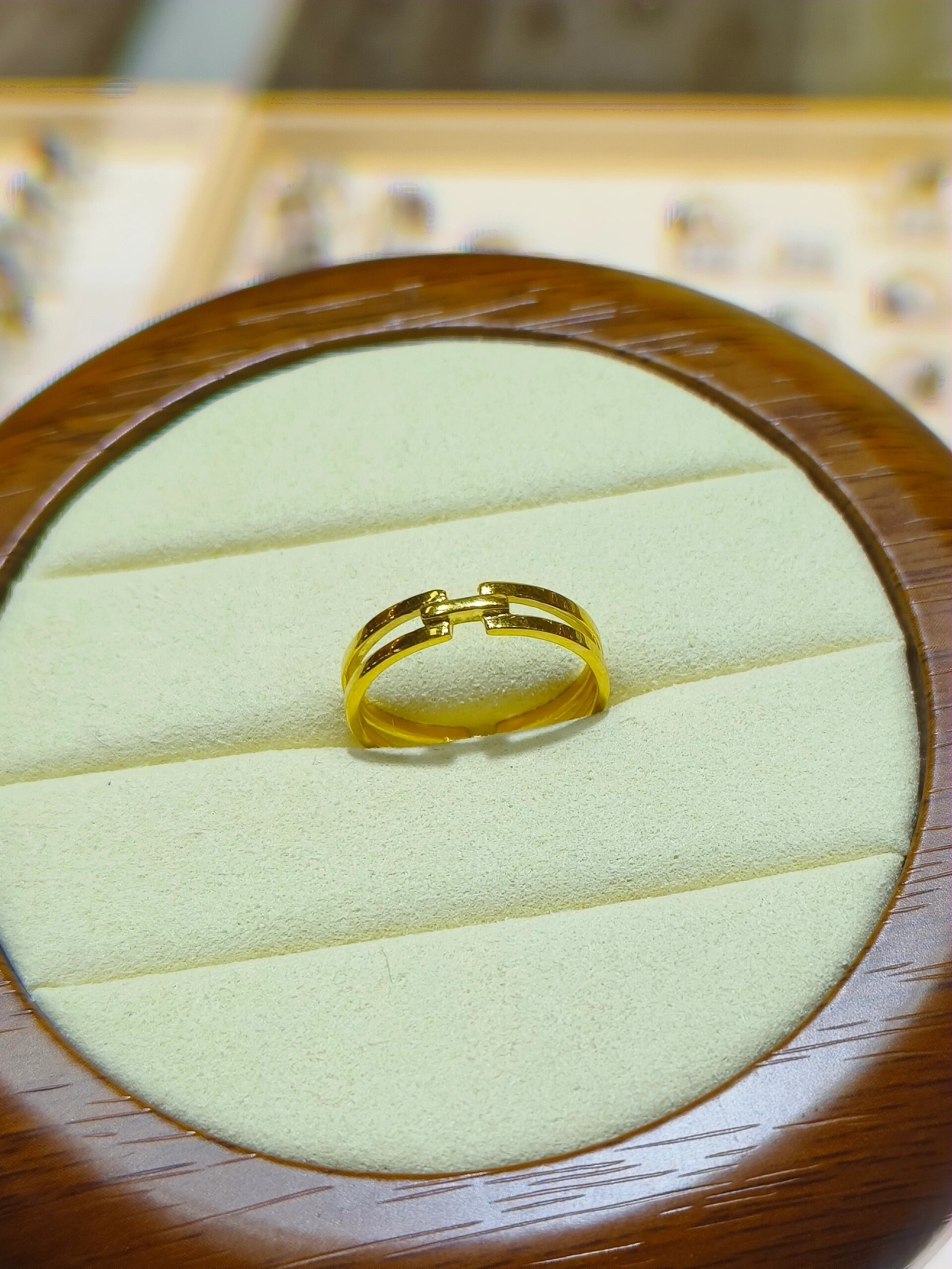 简约大方黄金几何h戒指