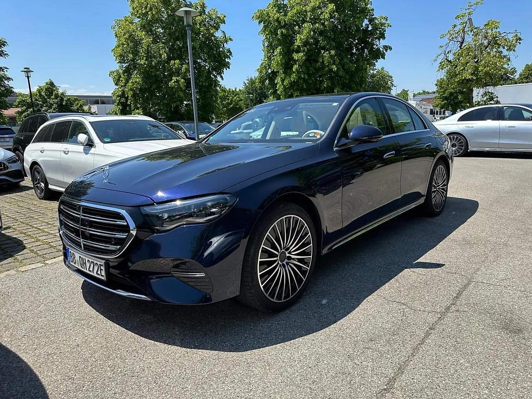 2024款全新奔驰e级现场实拍,历史级的换代,你们觉得新款奔驰e级跟宝马