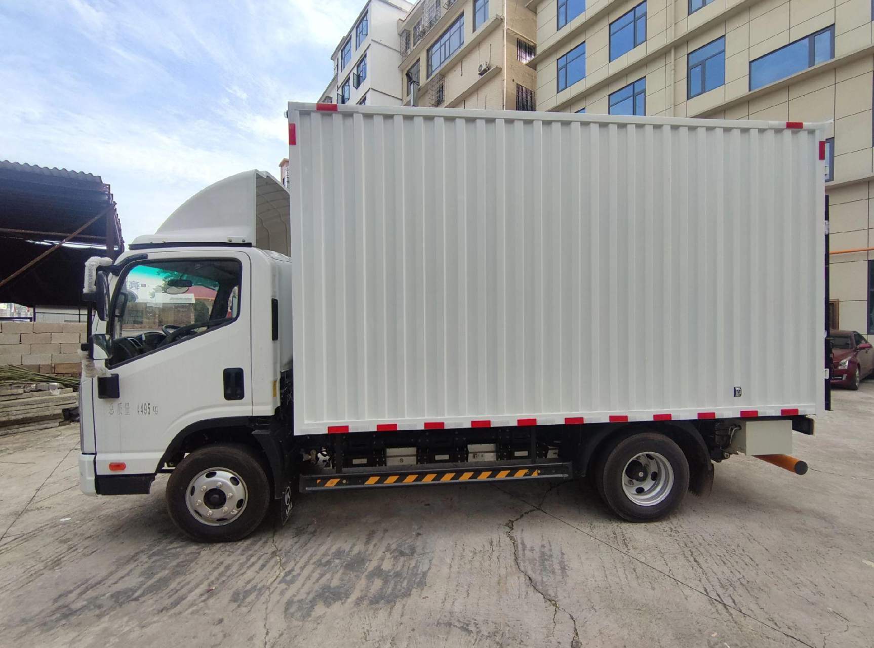 8万的新能源厢式货车,他不香吗?