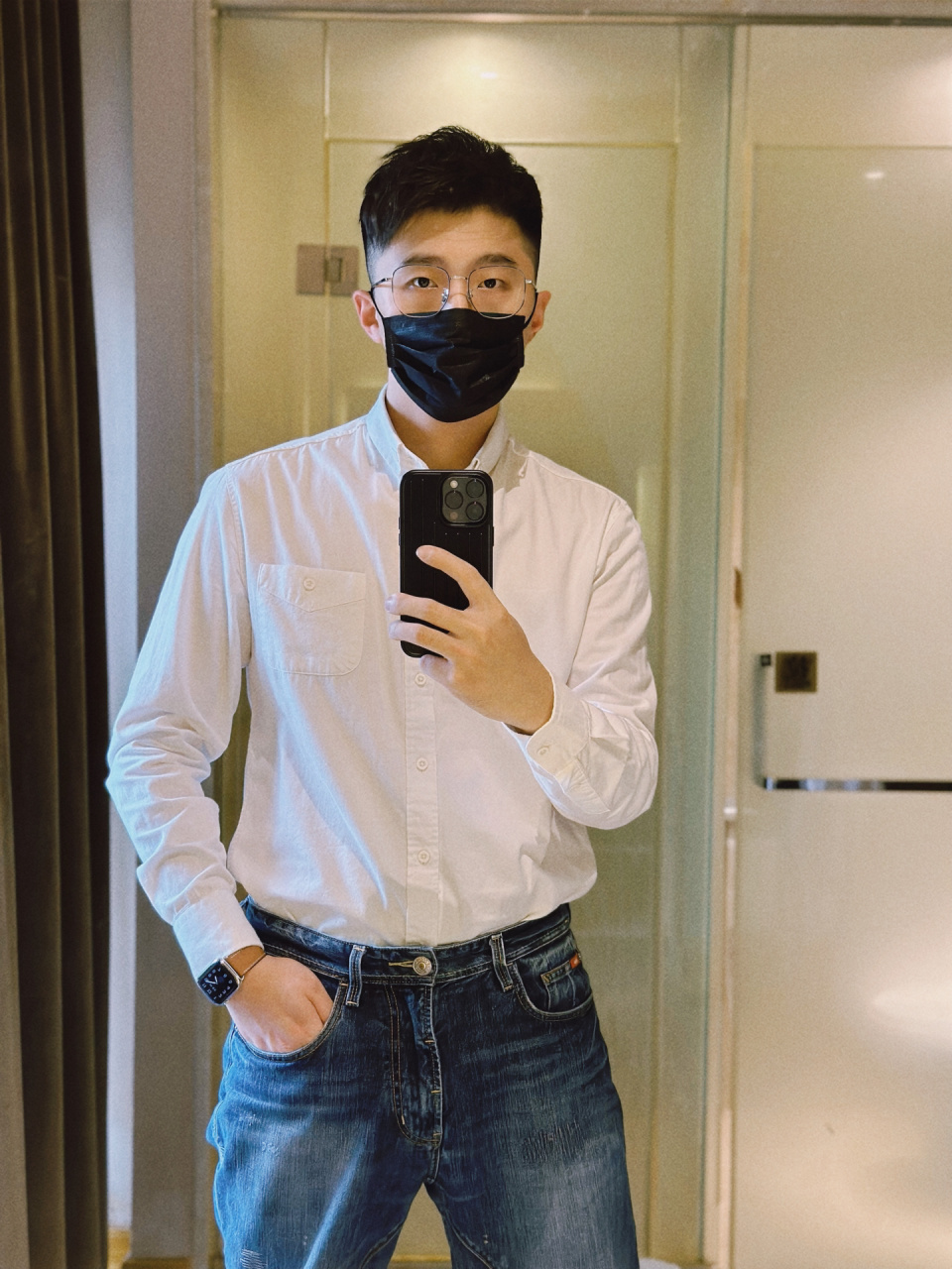 男记者日常92白衬衫牛仔裤look94          已经好久好久好久没有