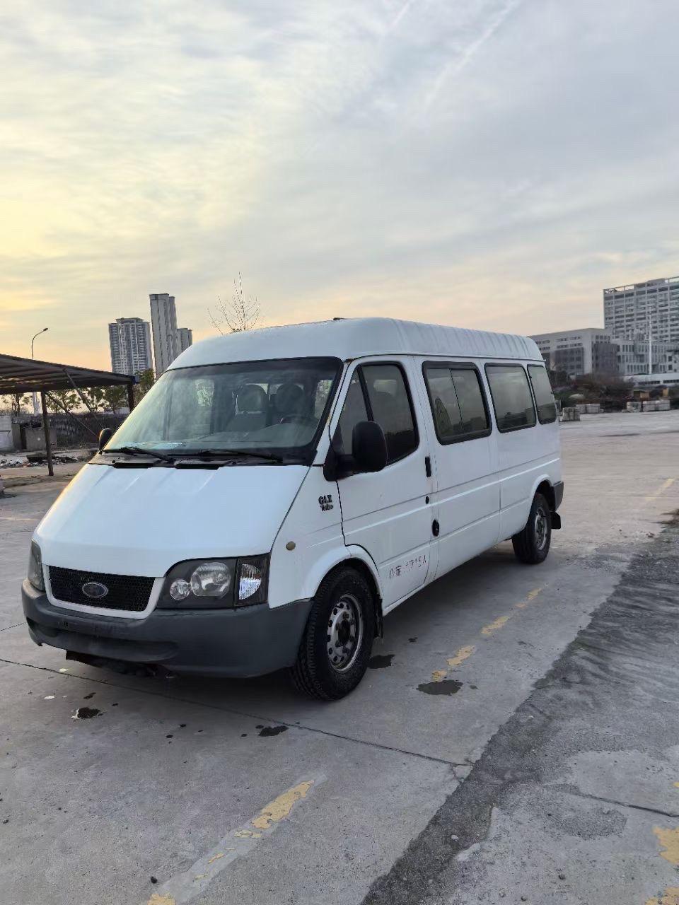 14年4月上牌国四江铃全顺15座非营运,车况很好,中型二类客车,b照可以