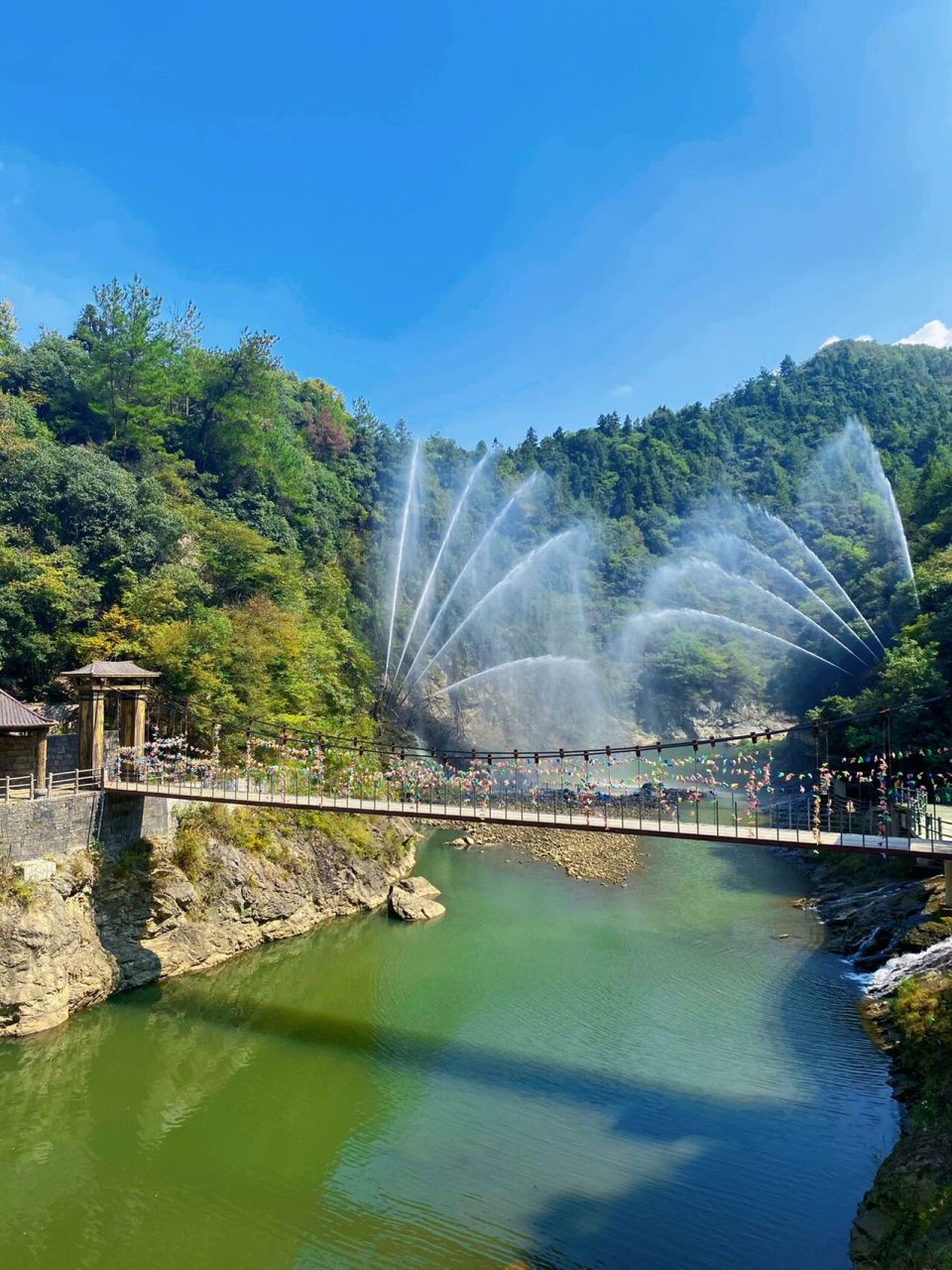 岳西 青云峡 漂流真的很耐斯 全程可以漂2个小时左右还有彩虹桥 是真