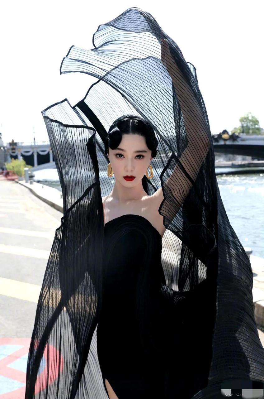 范冰冰刚刚晒美照! 冰冰这是修的瘦了,还是真瘦了?