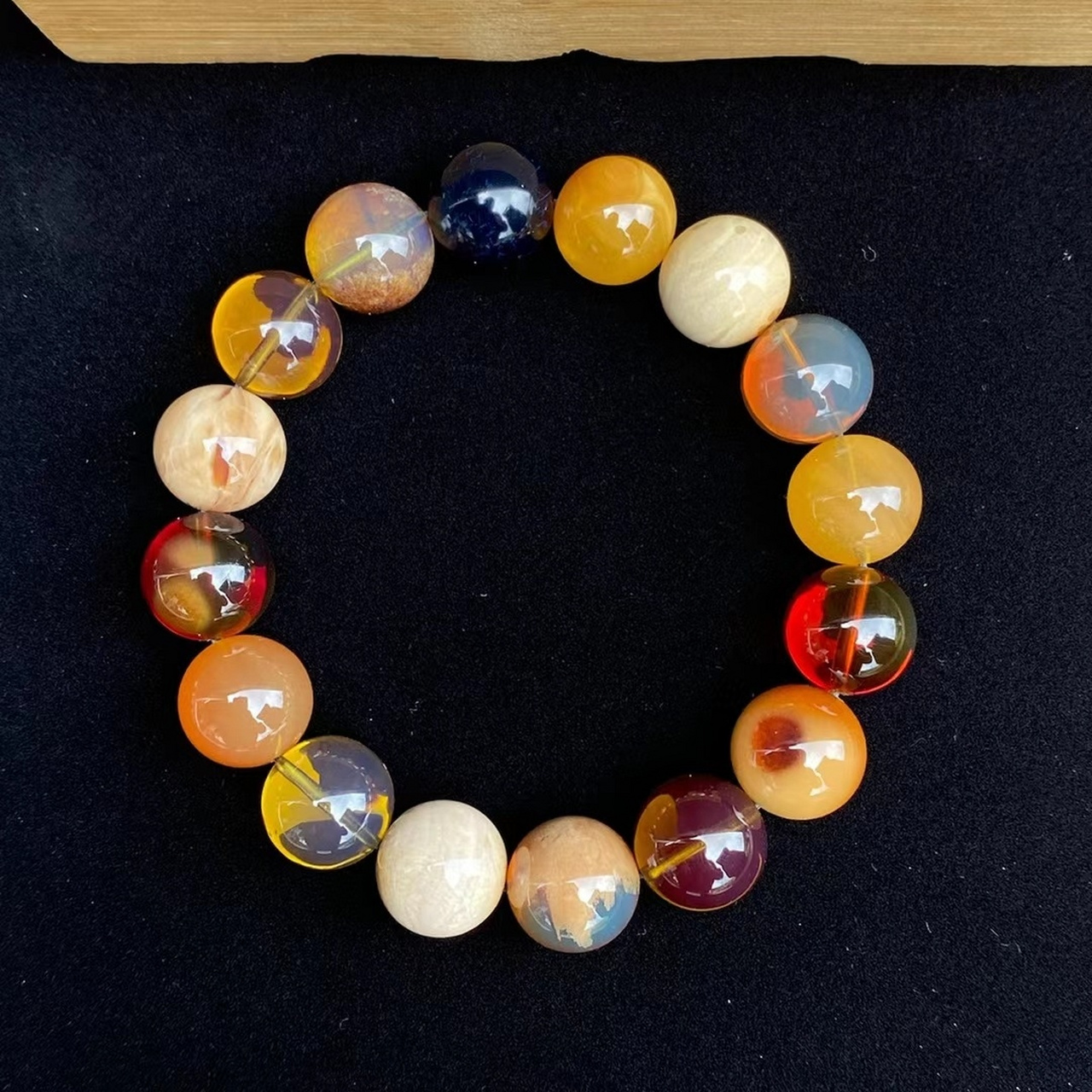 集齐七种颜色的宝珠就能化身成龙 13mm精品多宝手串,净重:19.2克.