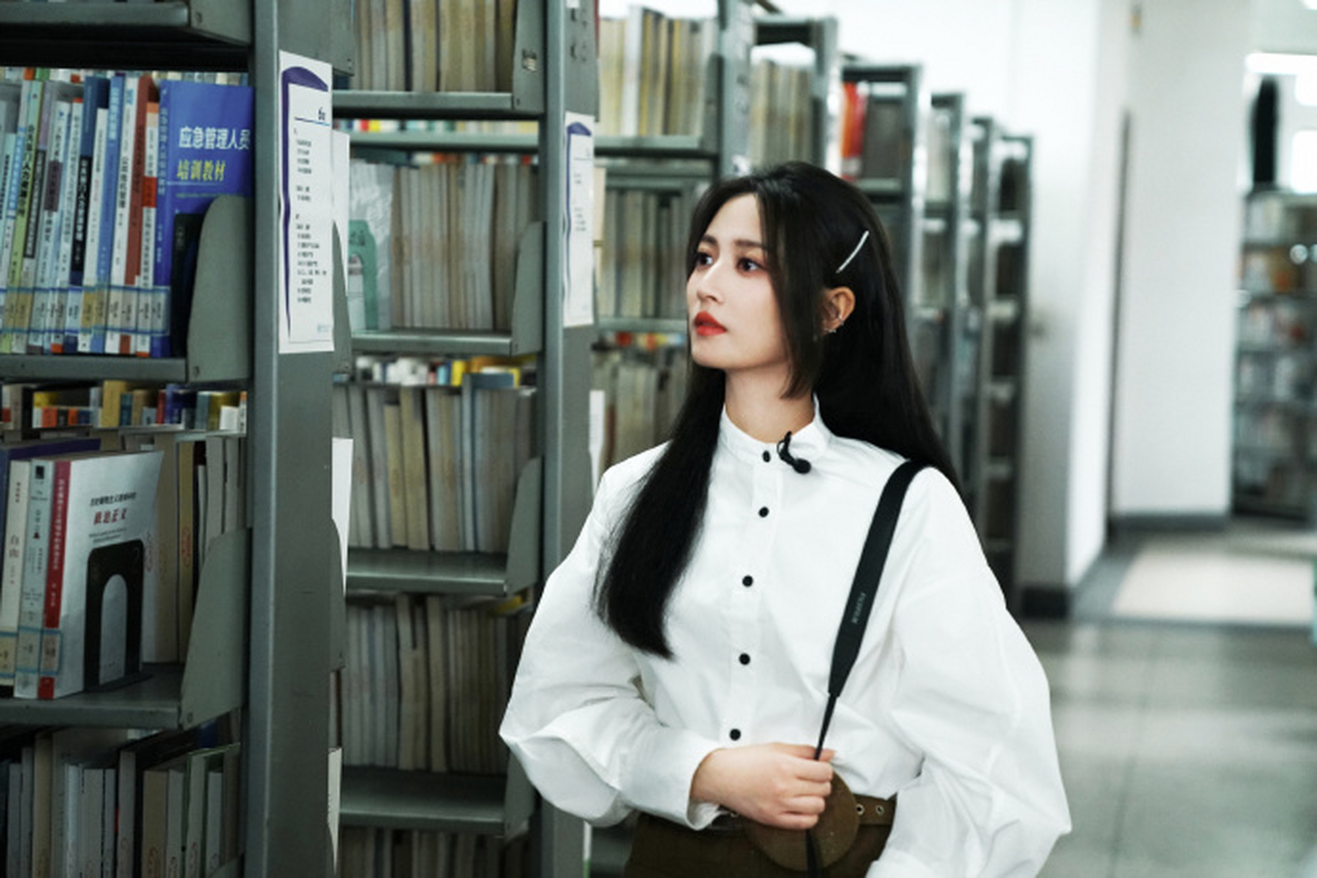 这样的氛围,当然要给美美的@陈钰琪 拍照啦#下一站大学