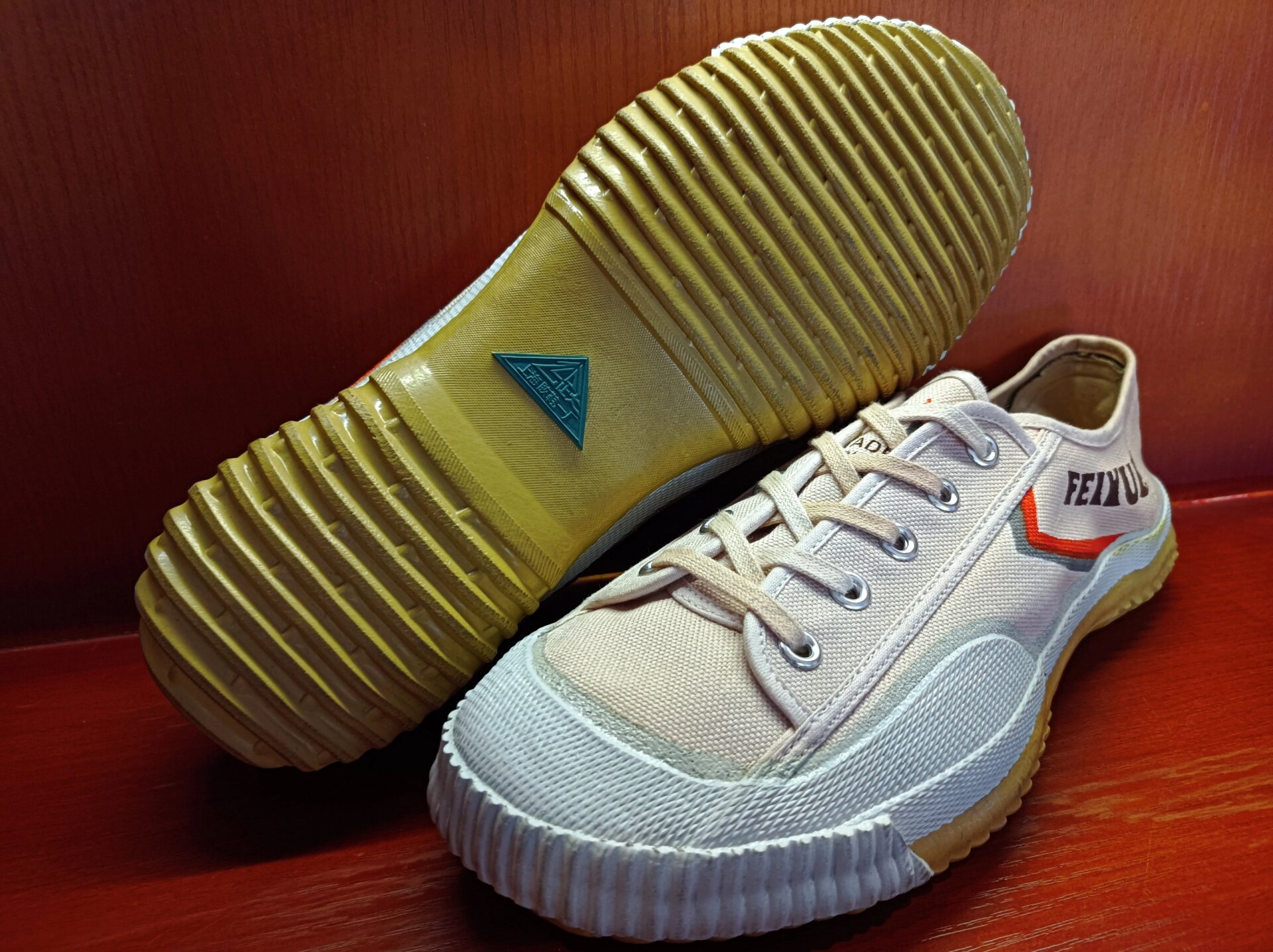 国潮宝藏级鞋款:飞跃田径运动鞋