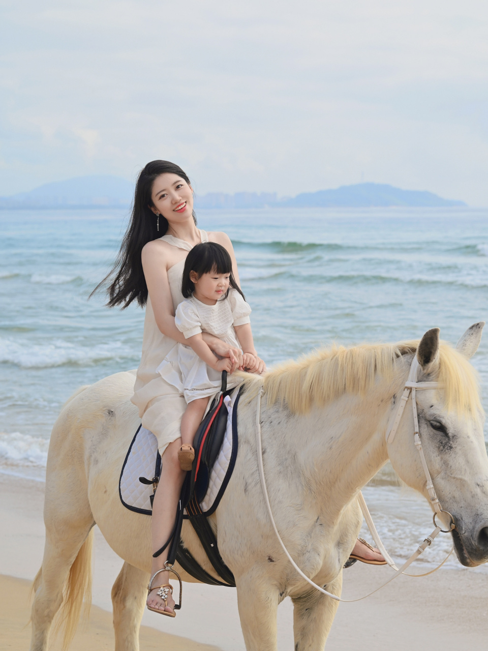 三亚攻略|如何优雅带娃在海边骑马❗️ 去年来的时候提前约了网红