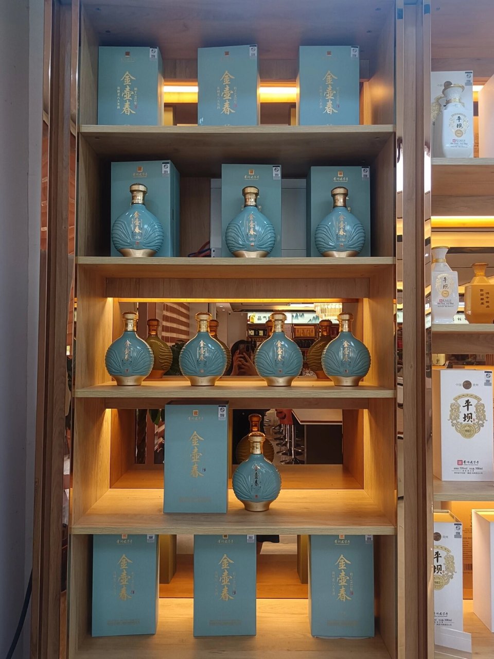 平坝酒厂酱香型白酒金壶春翡翠 贵州是酱香型白酒重要的生产基地,占据