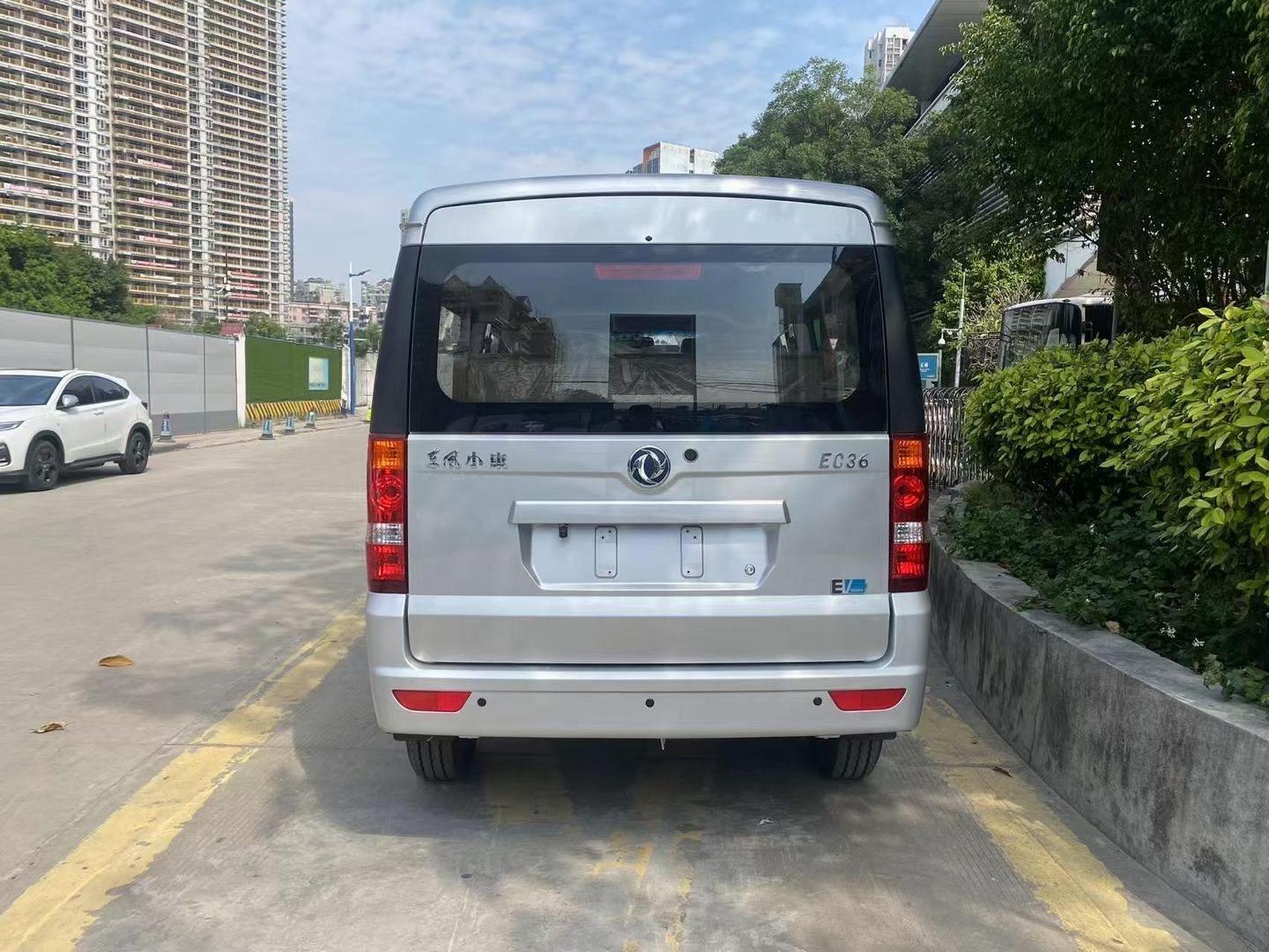 东风小康ec36 新能源面包车,宁德时代电池91,续航302公里,车厢空间5