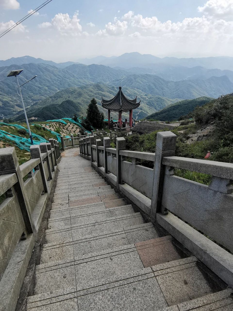 大乌山风景,兴国第一天然景点值得打卡  山顶路弯陡峭,没点技术的手波