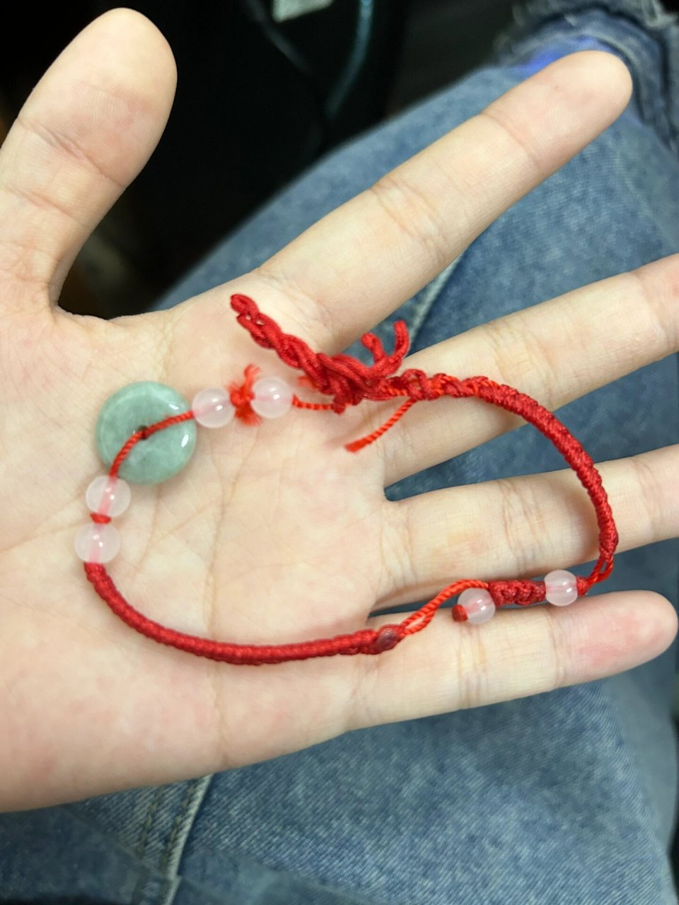 红绳突然断了 今天早上起床还好好的,然后 起床可能有两个小时左右