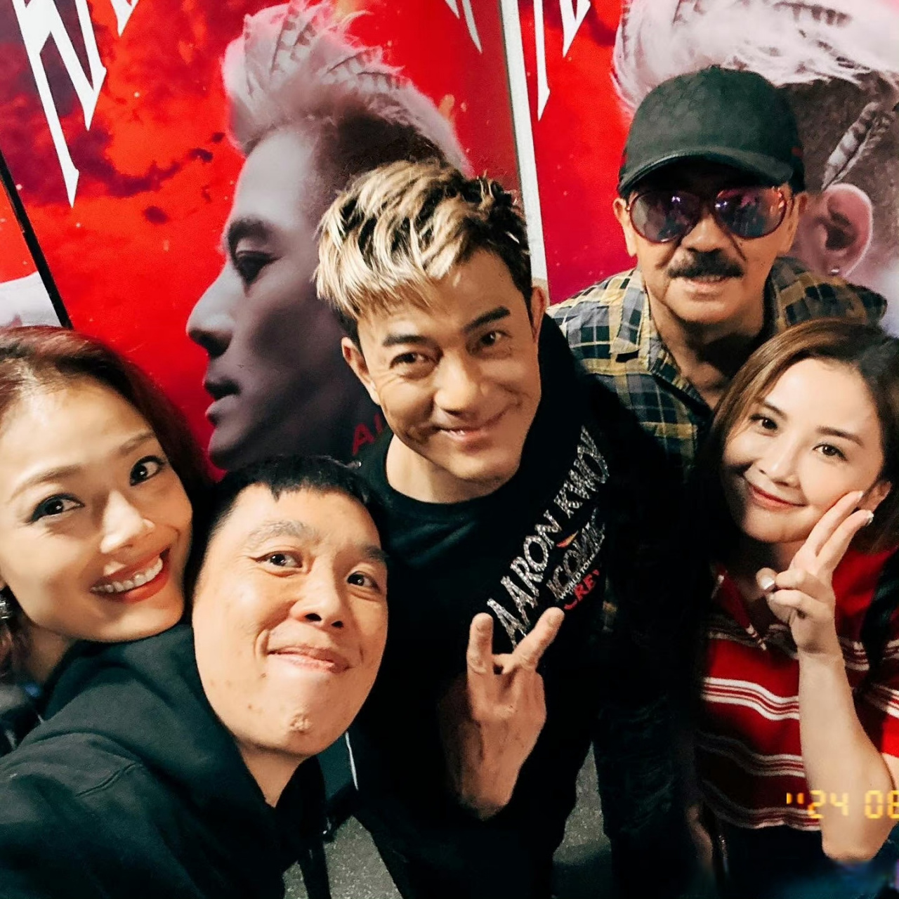 容祖儿和阿sa一起去看郭富城演唱会,好朋友相聚一起合影超开心.