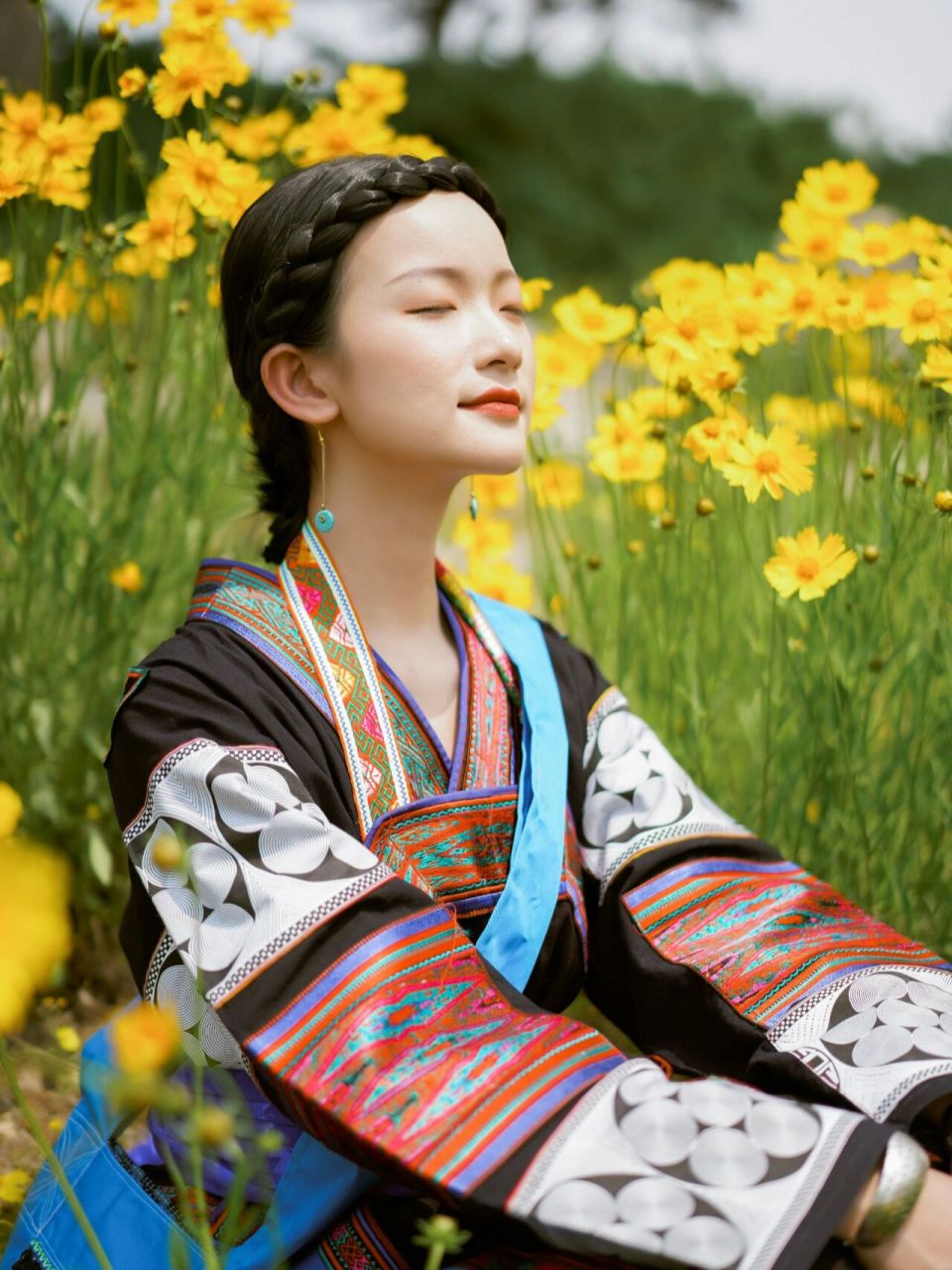 23布依族|贵州安顺市镇宁县布依第三土语支 92布依族简介: 布依族