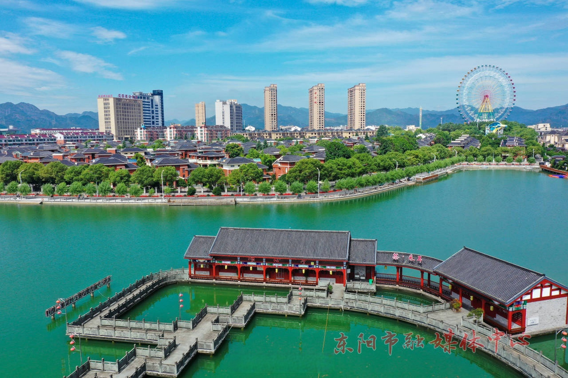 这村超有料# #网络文明在东阳# #花园很有料# 【和美乡村 风景如弧靠