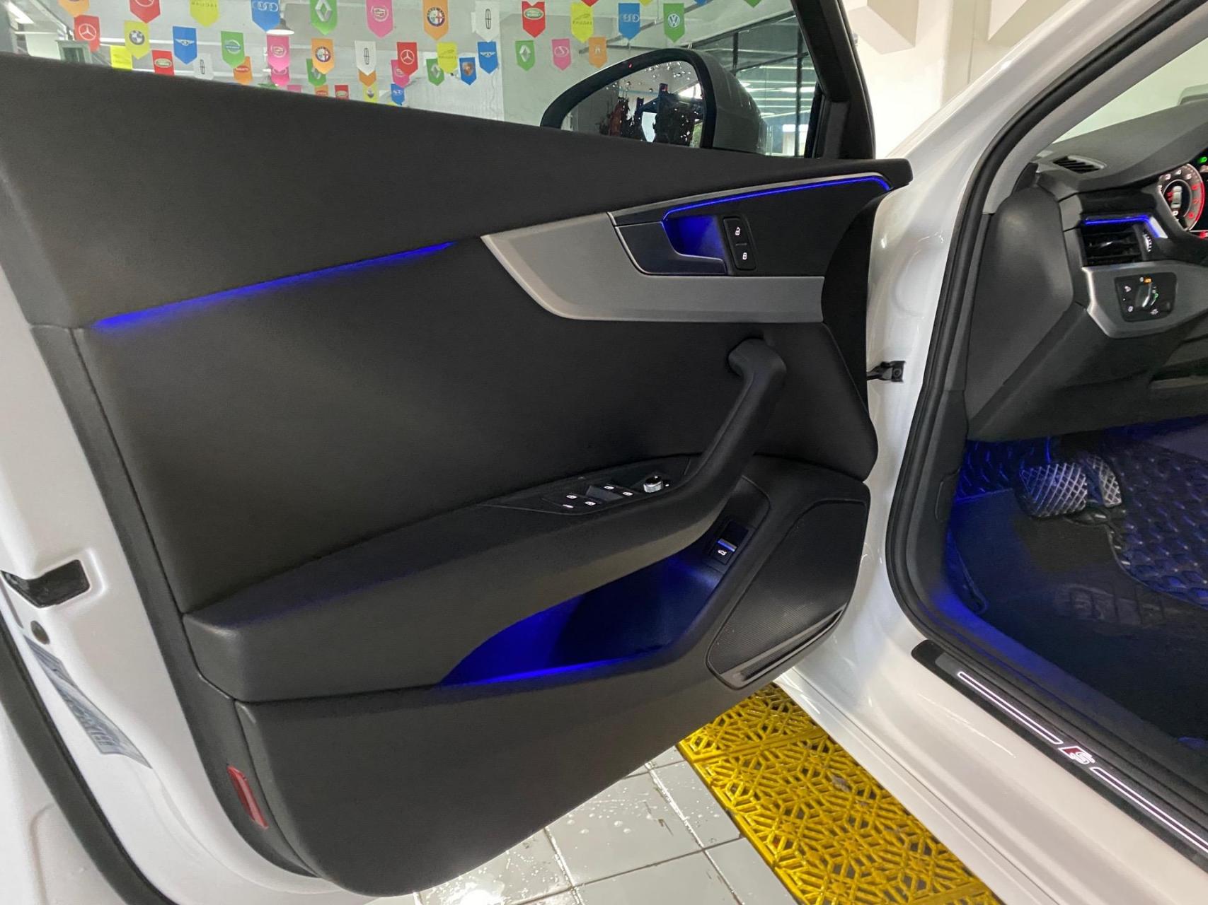 奥迪a4l全车氛围灯,360全包围脚垫