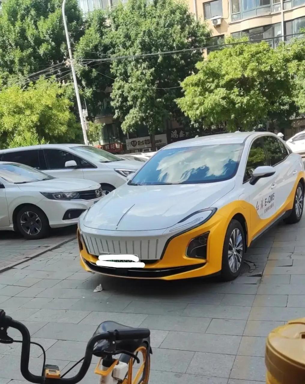 沈阳红旗电动出租车来了!