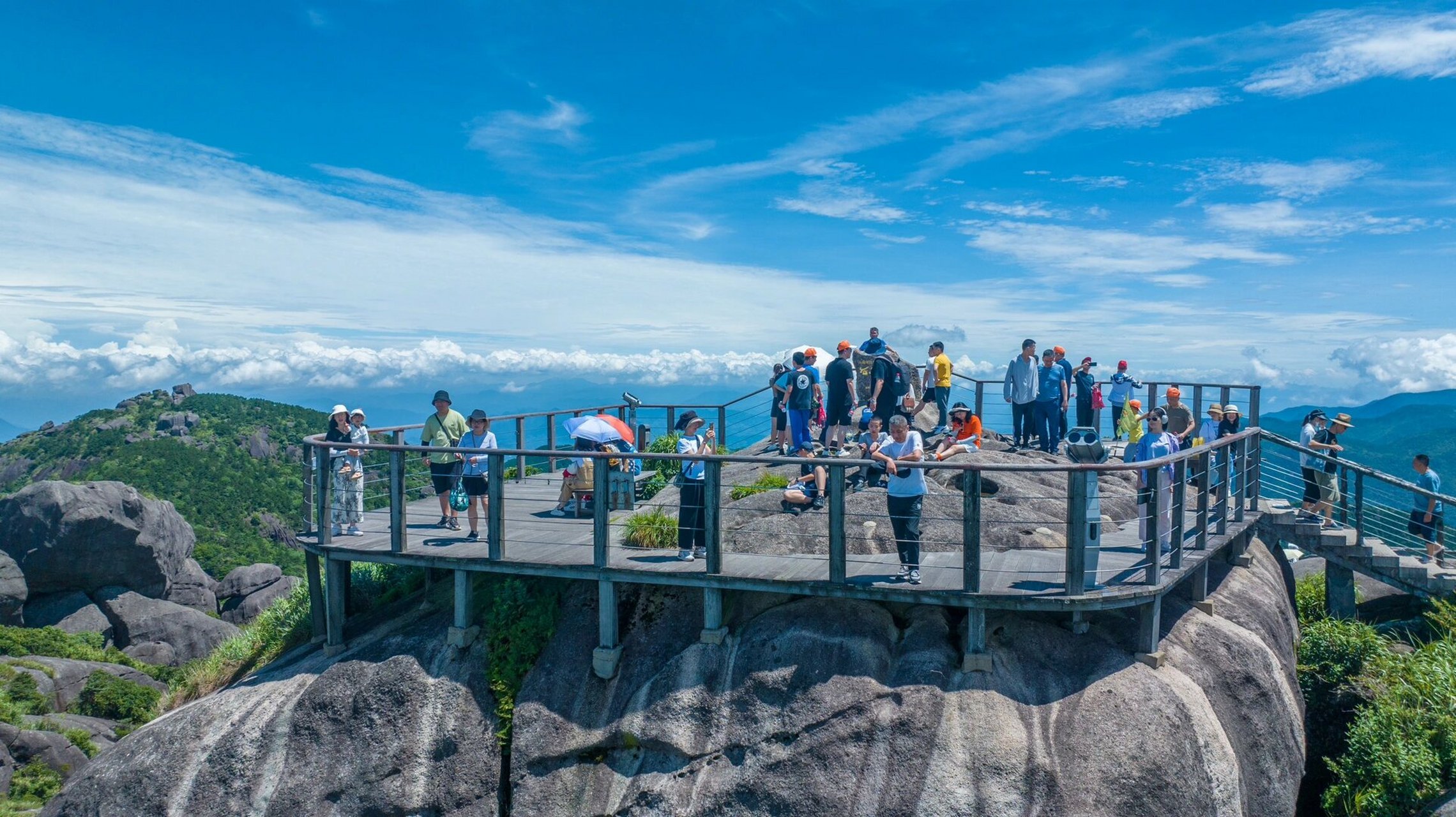 自驾,导航至德化石牛山景区从厦门出发,驾驶2h到景区酒店旁边就是停车